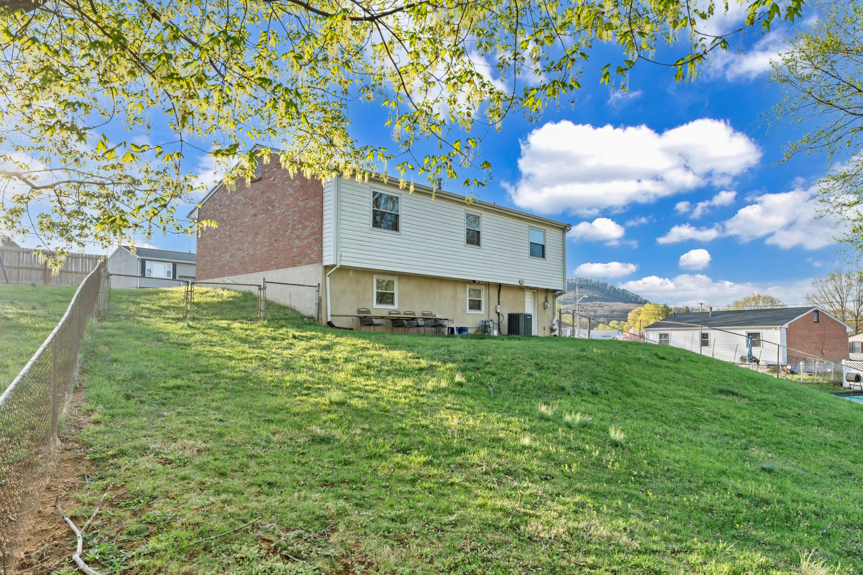 4040 Pebble Dr, Roanoke, Virginia image 23