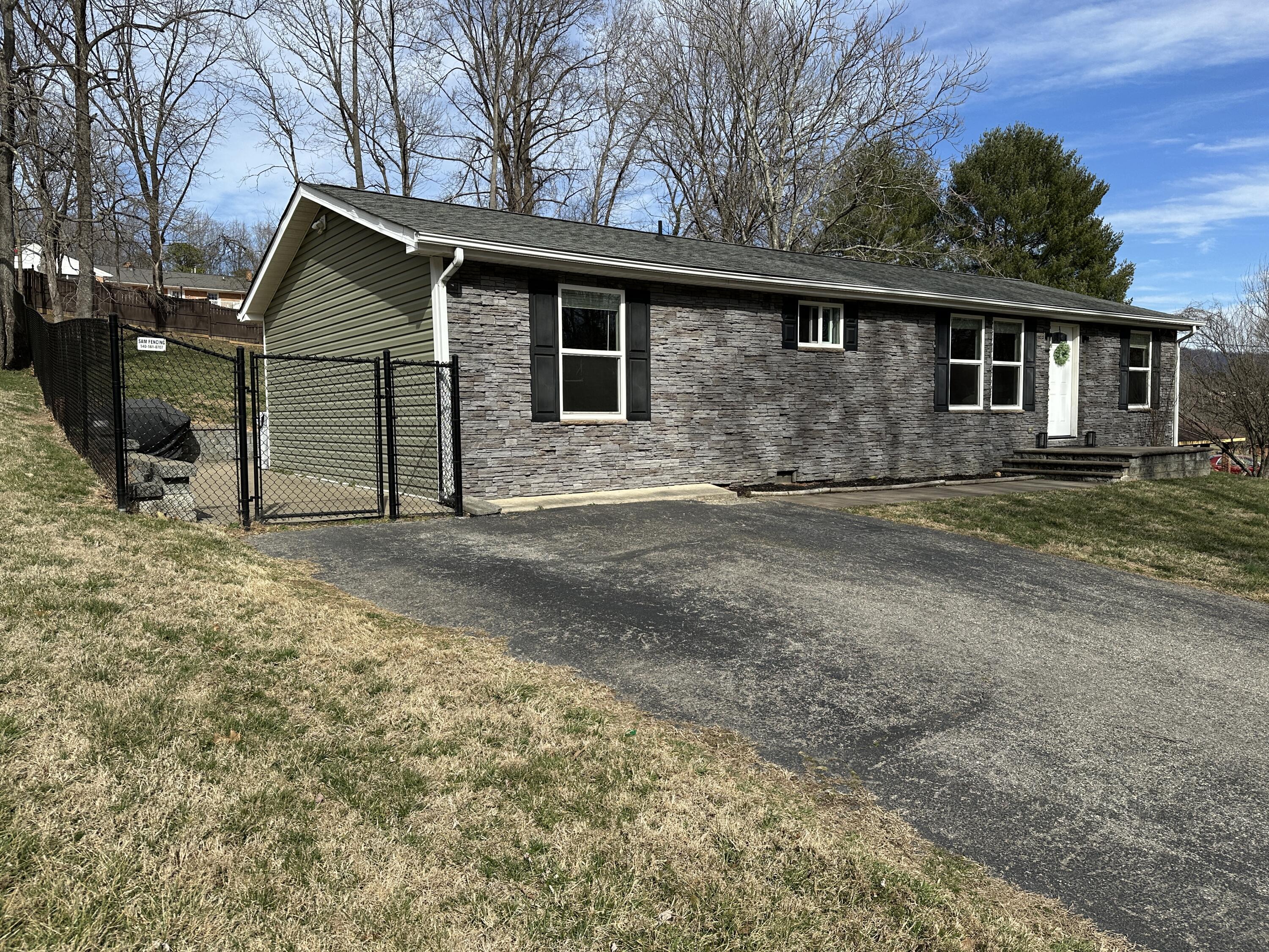 100 Beachview Ln, Troutville, Virginia image 2