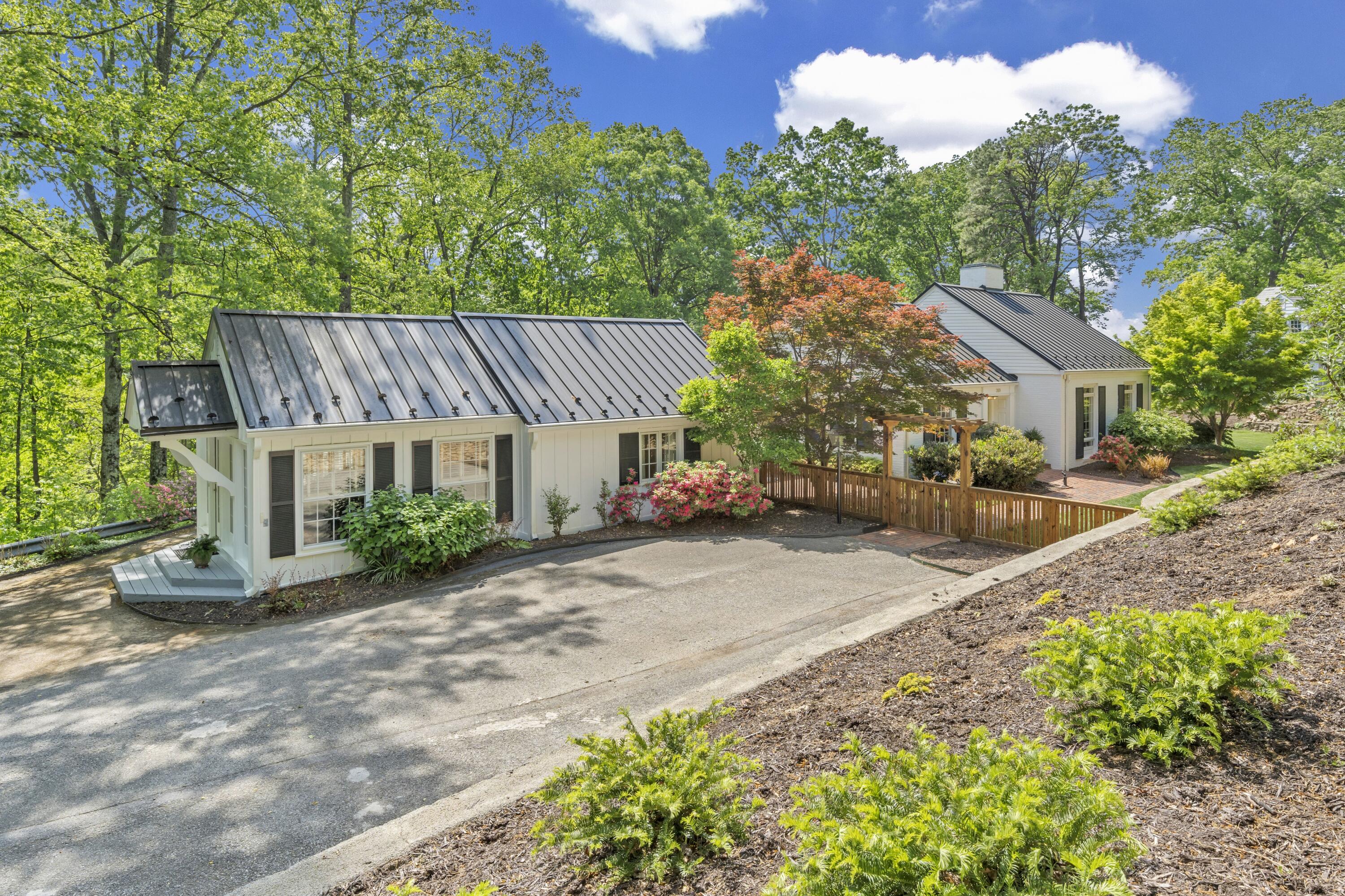 3169 West Ridge Rd, Roanoke, Virginia image 1