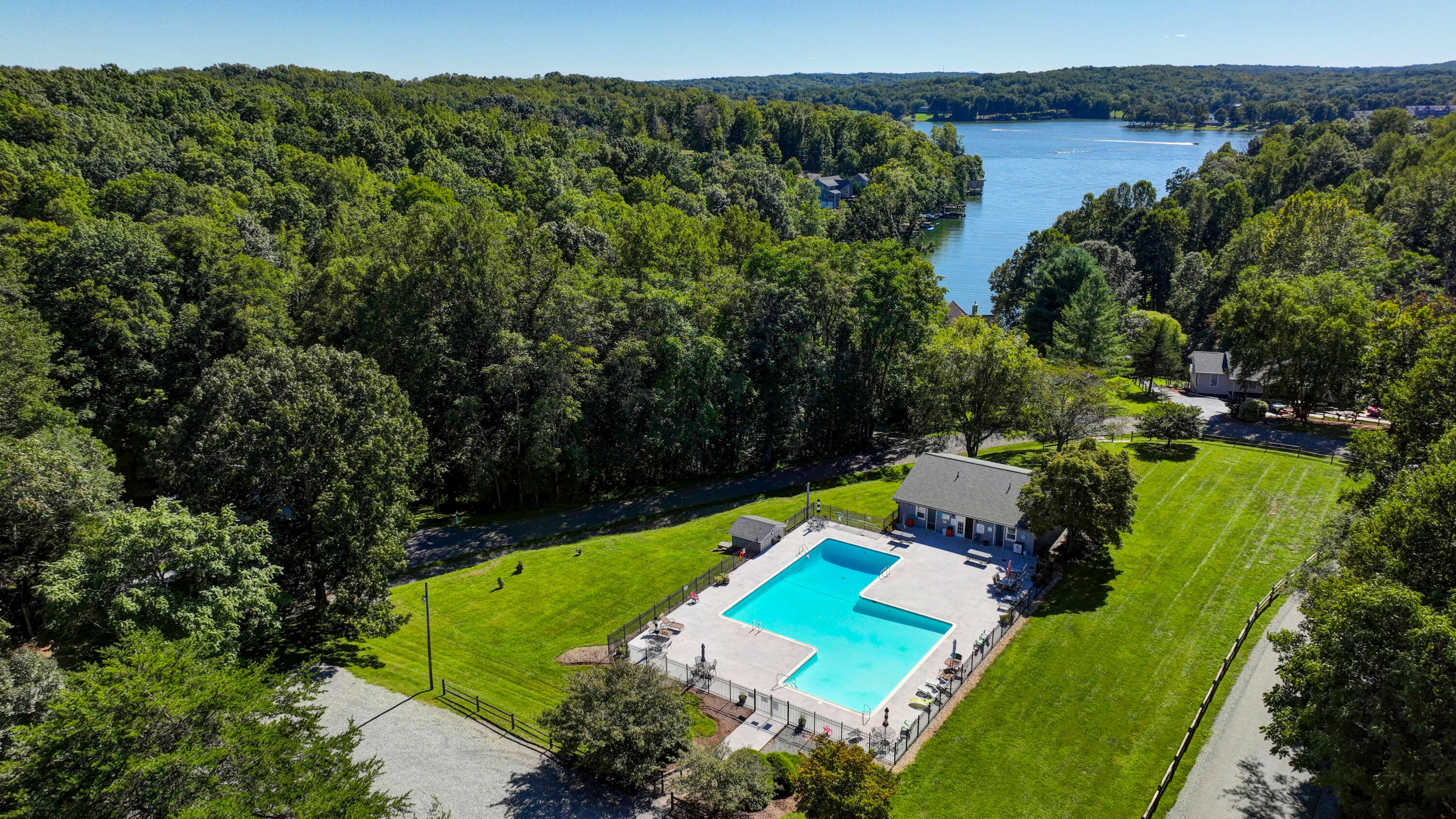 Moneta, Virginia, 24121, United States, 3 Bedrooms Bedrooms, ,3 BathroomsBathrooms,Residential,Active,2017517