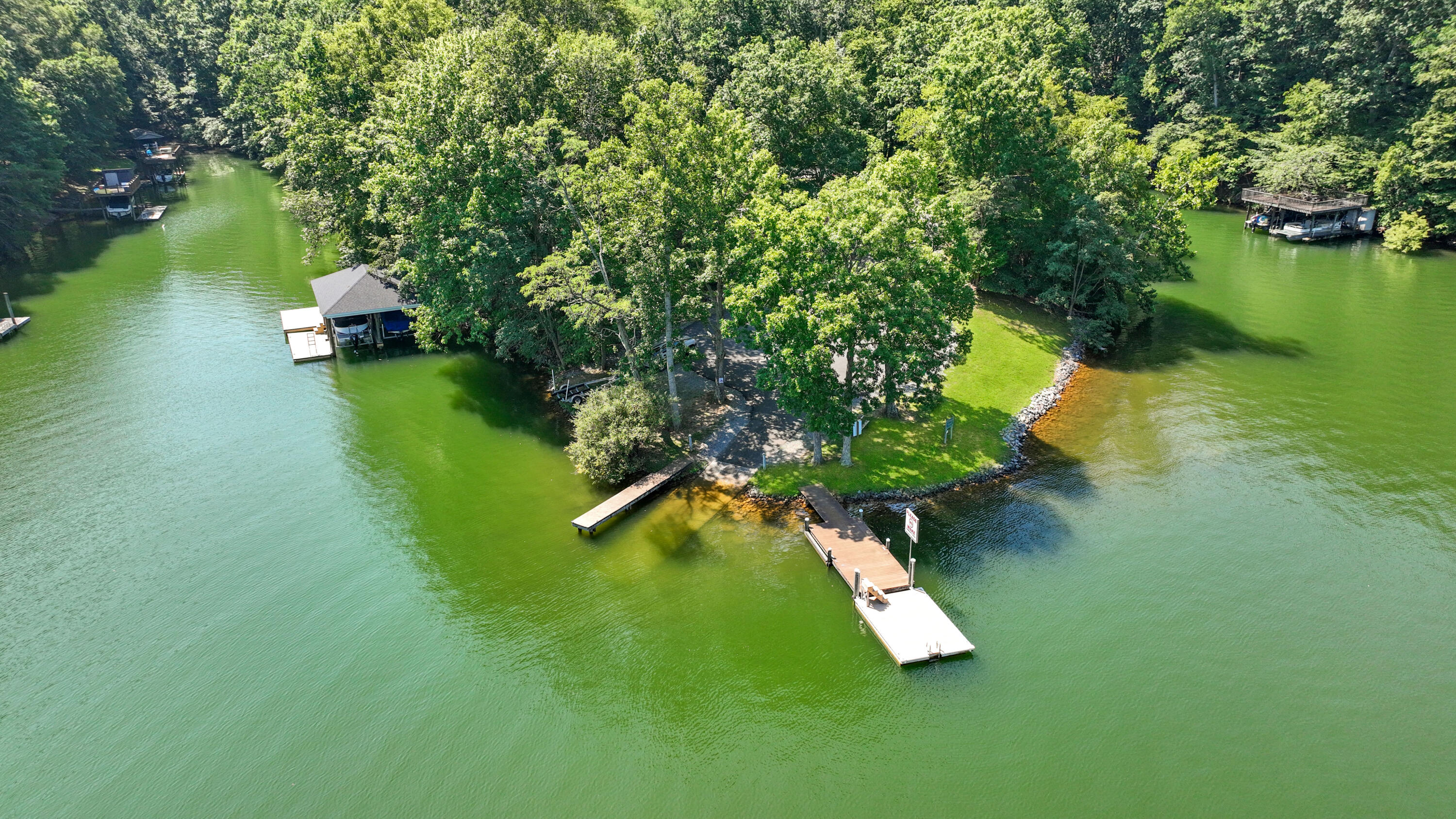 Moneta, Virginia, 24121, United States, 3 Bedrooms Bedrooms, ,3 BathroomsBathrooms,Residential,Active,2017517