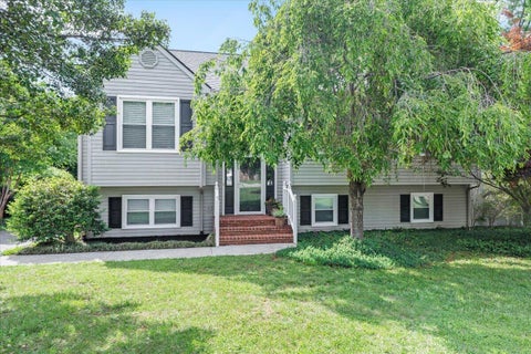 Homes For Sale - 2105 Plum St<br/> Salem, VA 24153