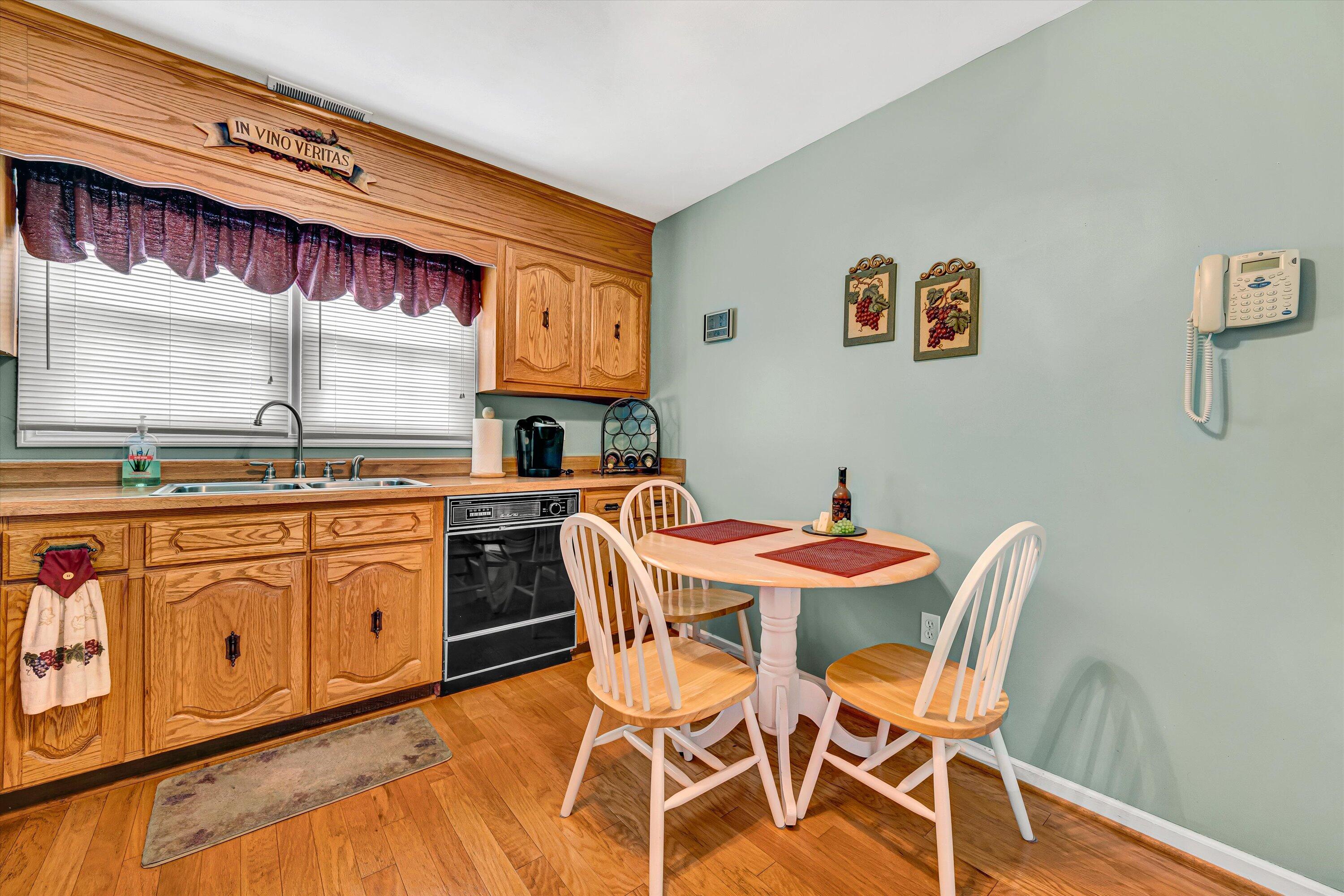 1308 Parkdale Manor Dr, Salem, Virginia image 8