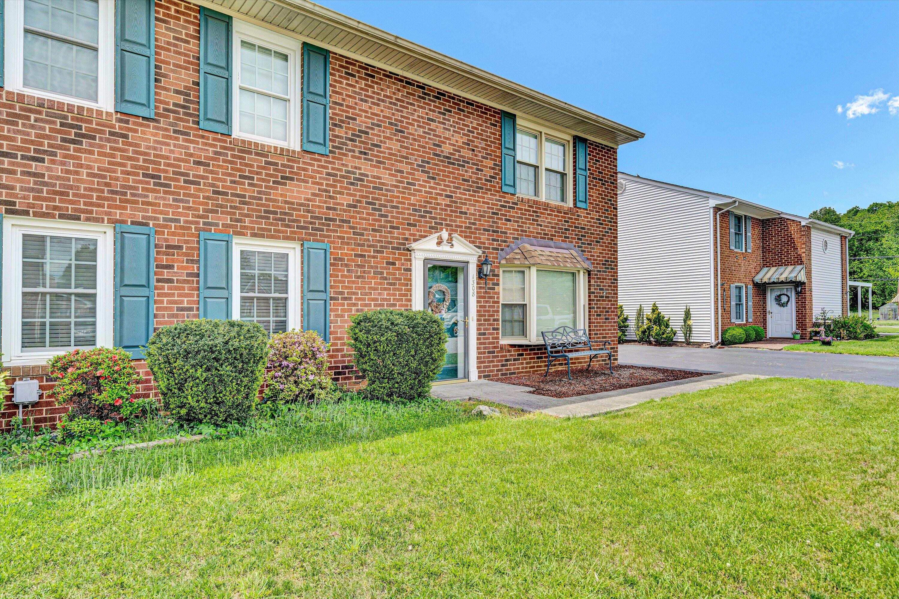 1308 Parkdale Manor Dr, Salem, Virginia image 2