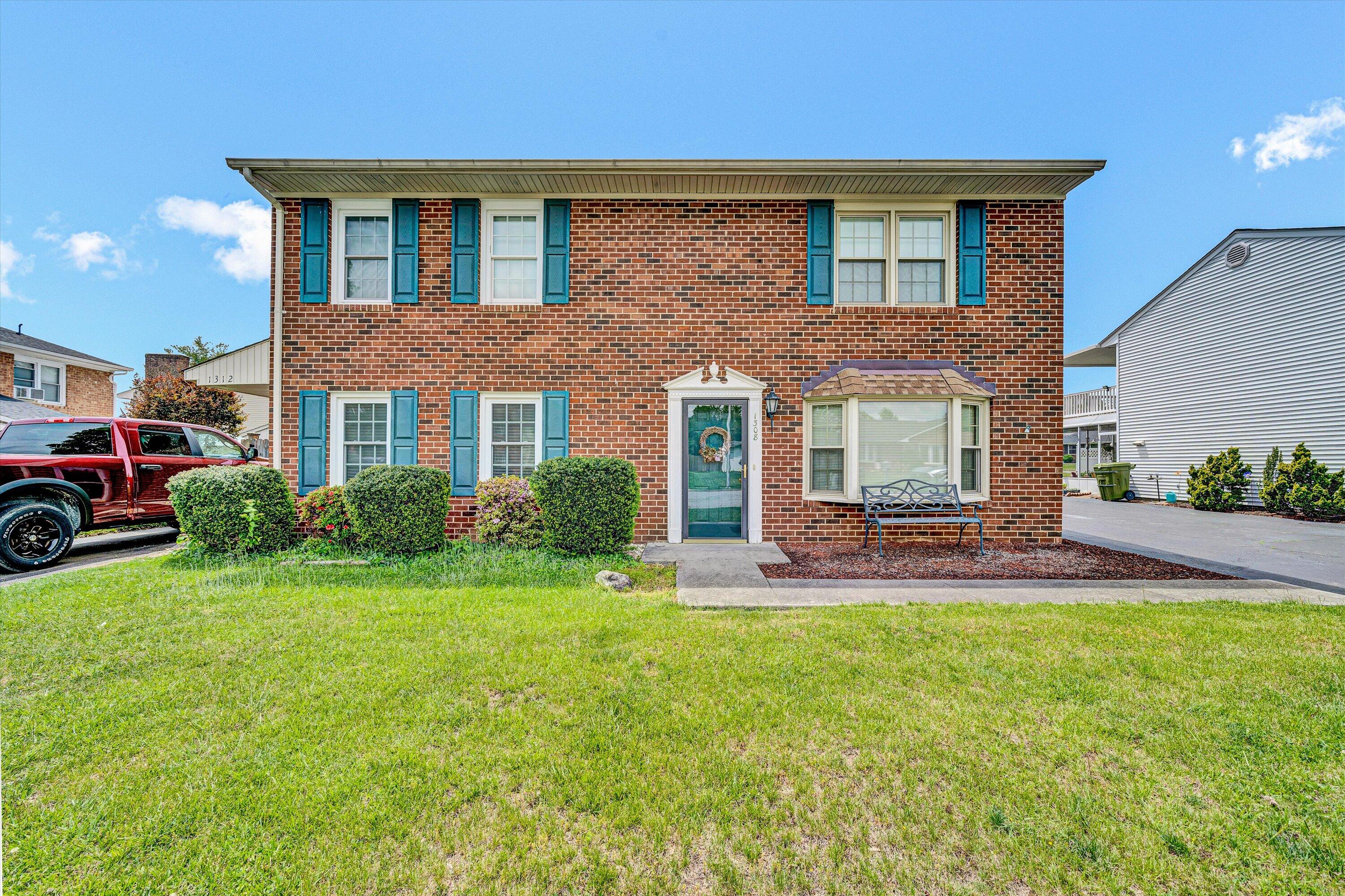 1308 Parkdale Manor Dr, Salem, Virginia image 1