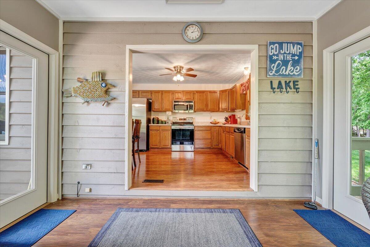 208 Buck Run Dr, Moneta, Virginia image 30