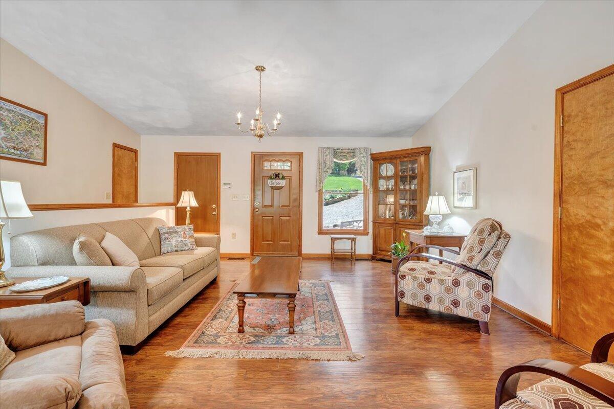 208 Buck Run Dr, Moneta, Virginia image 15