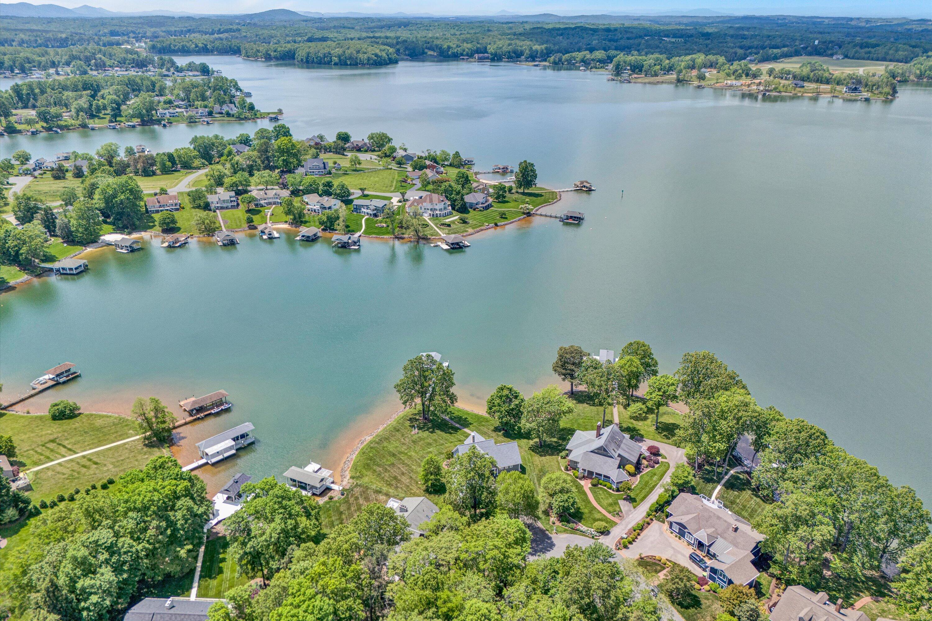 Penhook, Virginia 24137, United States, 3 Bedrooms Bedrooms, ,4 BathroomsBathrooms,Residential,Pending,118949