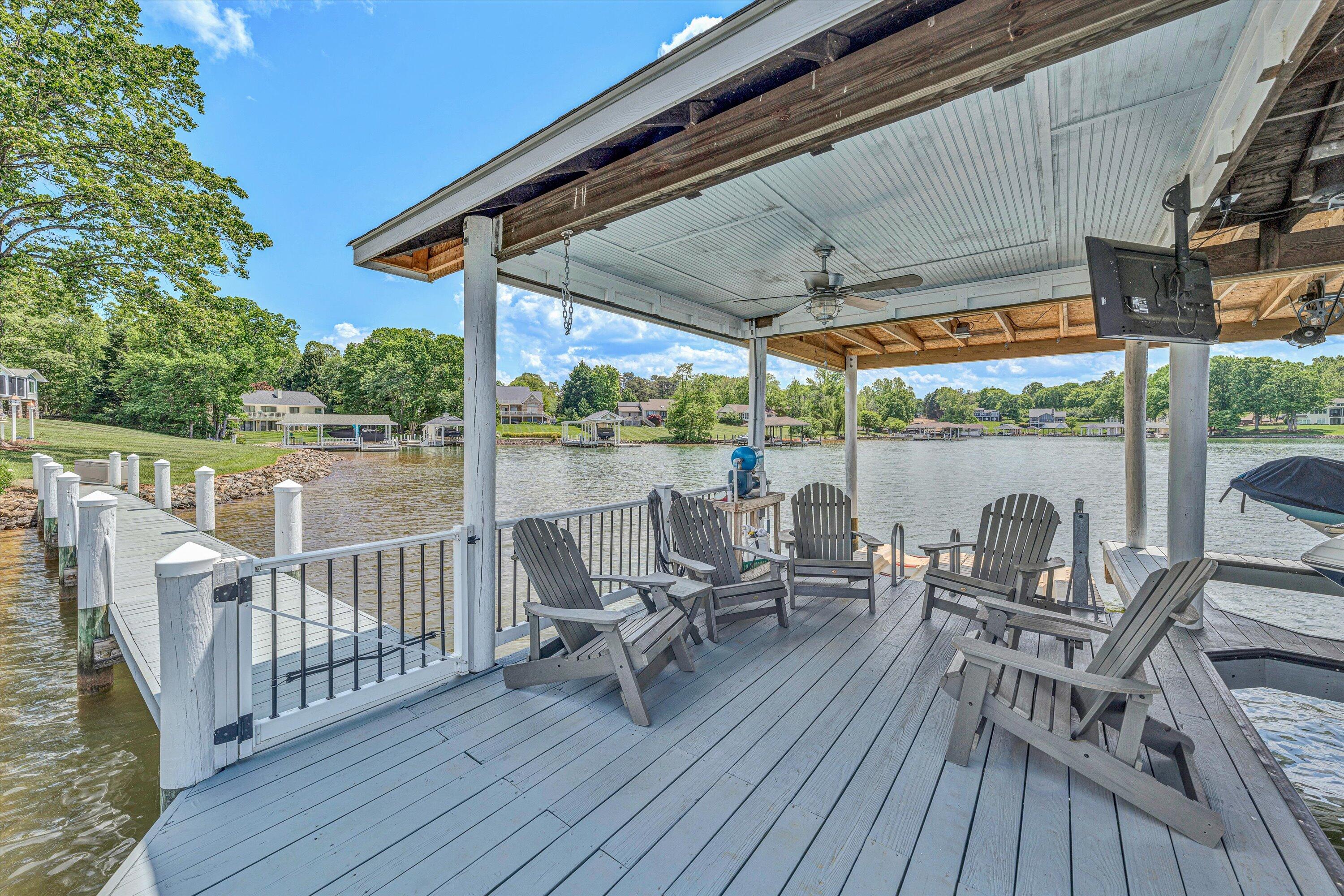 Penhook, Virginia 24137, United States, 3 Bedrooms Bedrooms, ,4 BathroomsBathrooms,Residential,Pending,118949