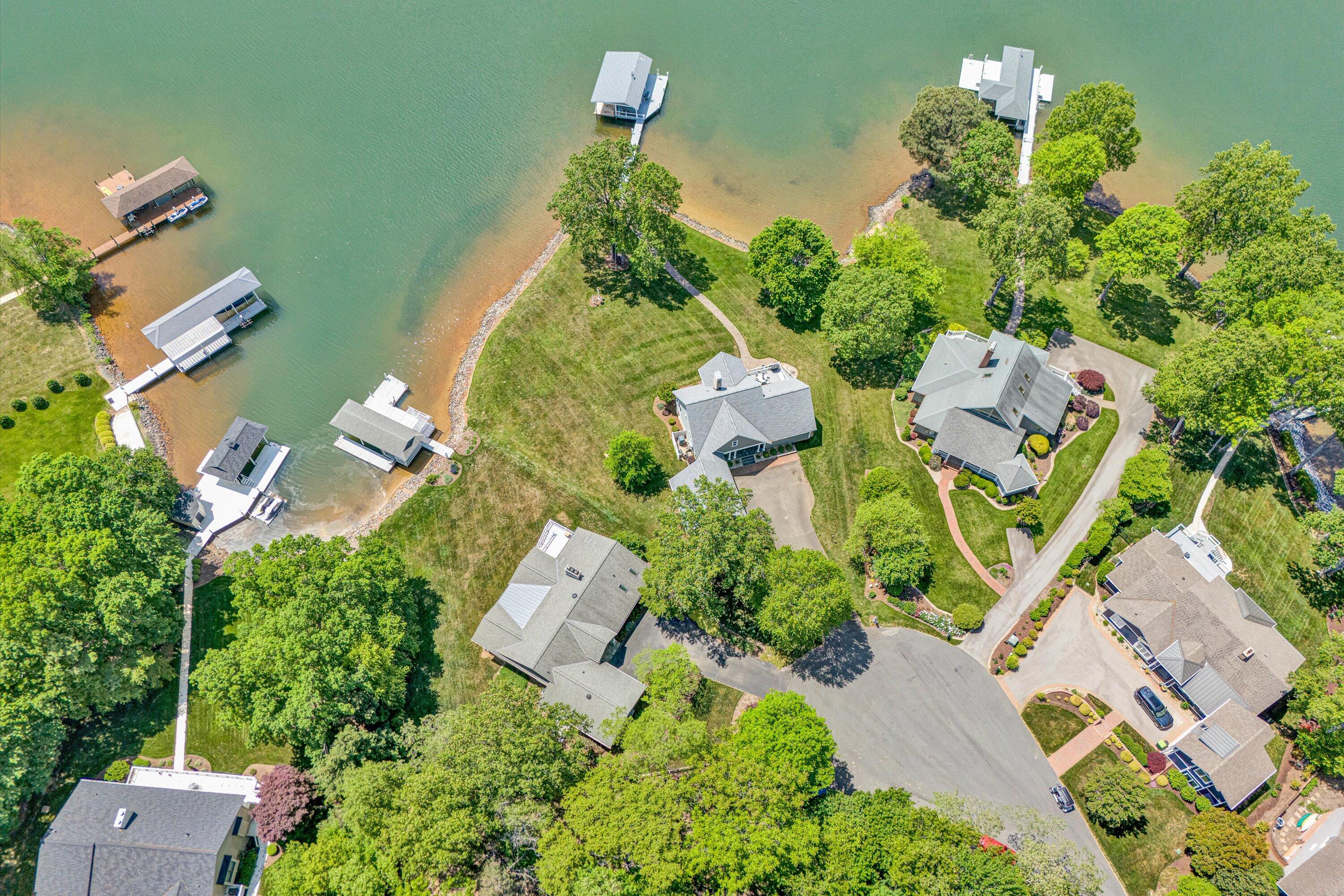 Penhook, Virginia 24137, United States, 3 Bedrooms Bedrooms, ,4 BathroomsBathrooms,Residential,Pending,118949