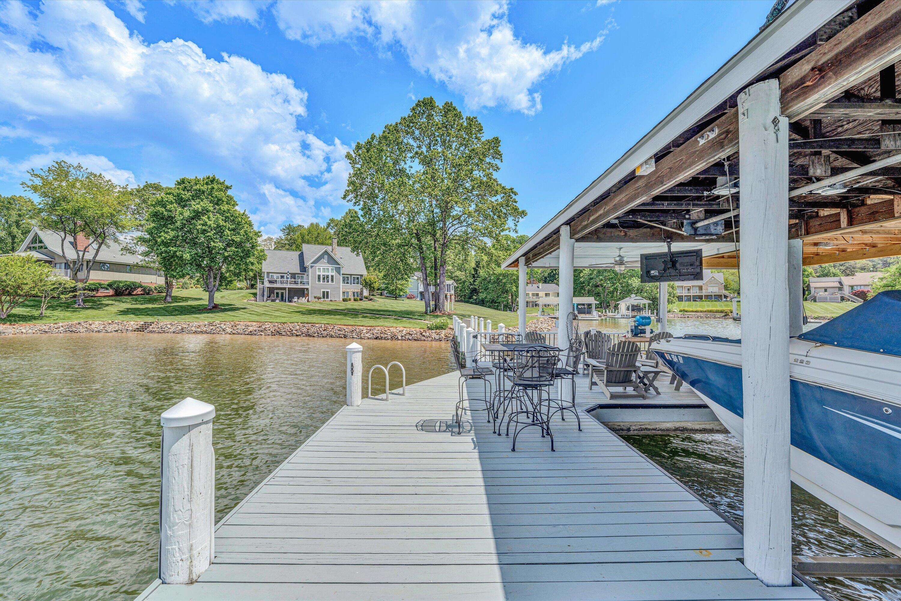 Penhook, Virginia 24137, United States, 3 Bedrooms Bedrooms, ,4 BathroomsBathrooms,Residential,Pending,118949