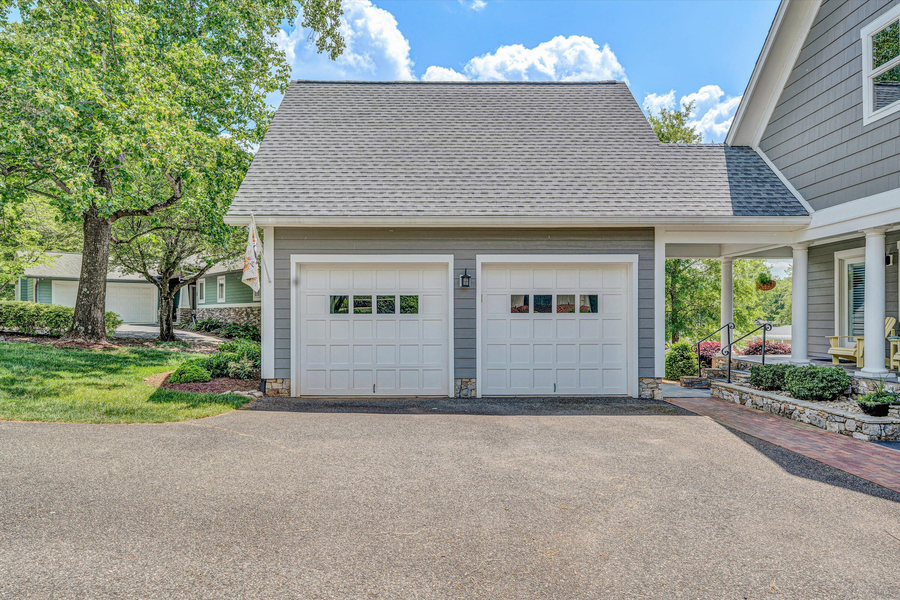 Penhook, Virginia 24137, United States, 3 Bedrooms Bedrooms, ,4 BathroomsBathrooms,Residential,Pending,118949