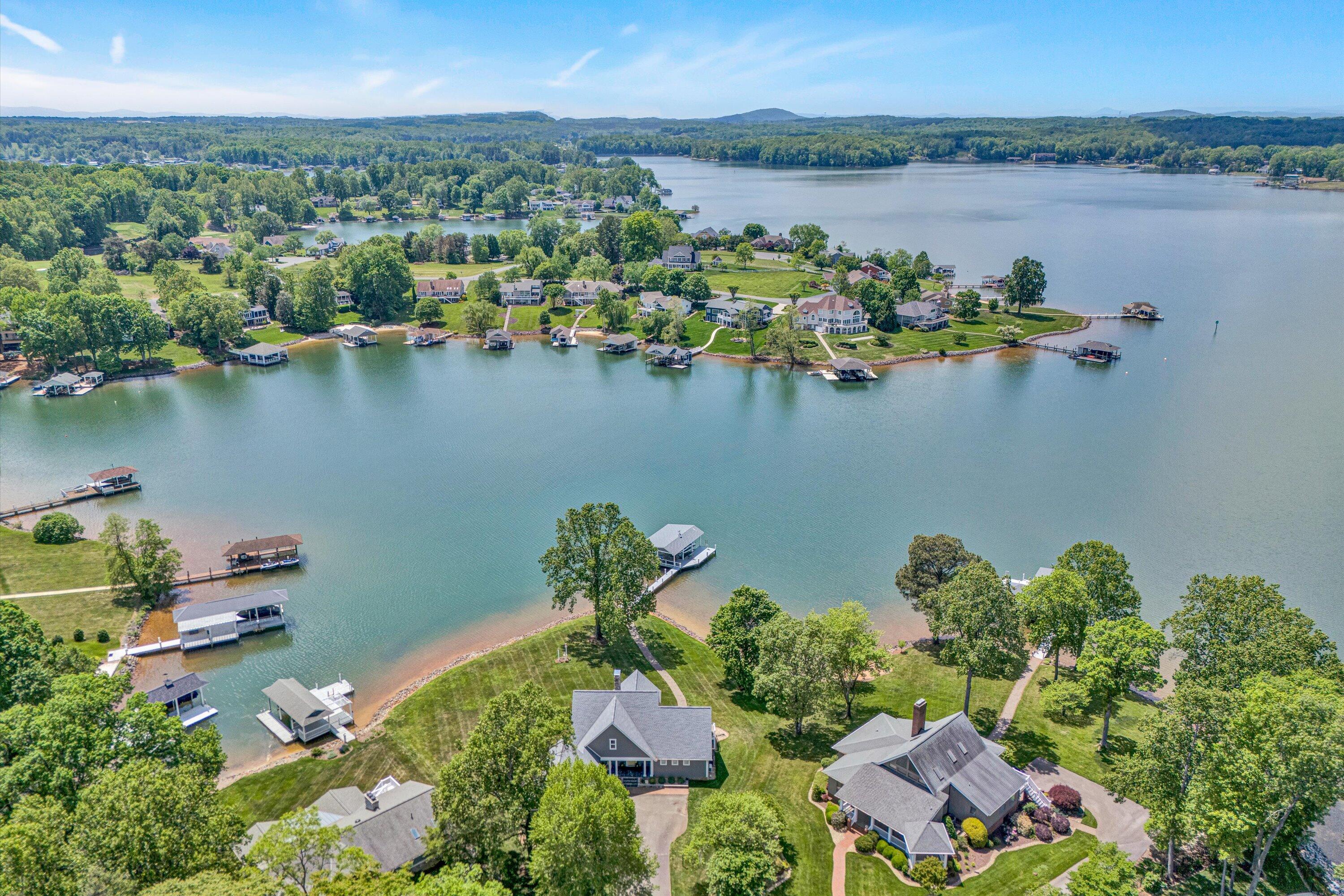 Penhook, Virginia 24137, United States, 3 Bedrooms Bedrooms, ,4 BathroomsBathrooms,Residential,Pending,118949