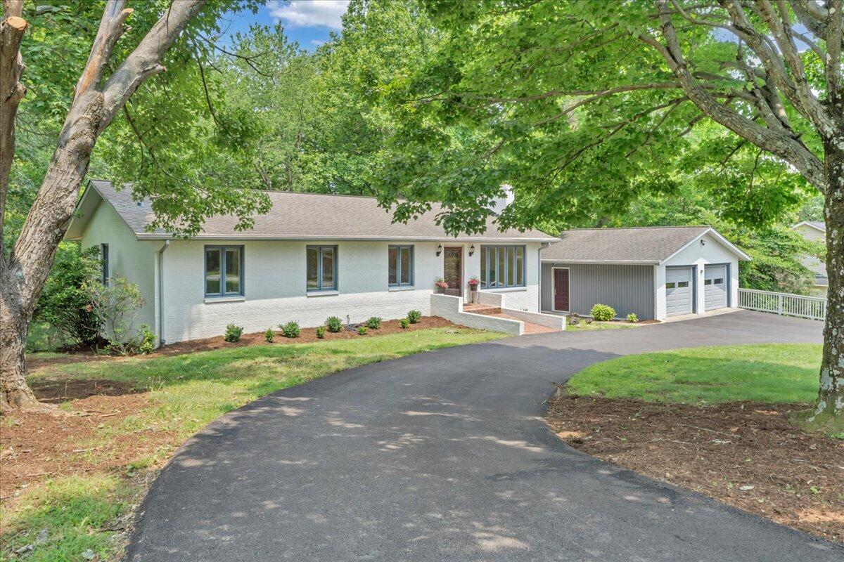 6170 Steeplechase Dr, Roanoke, Ohio image 1
