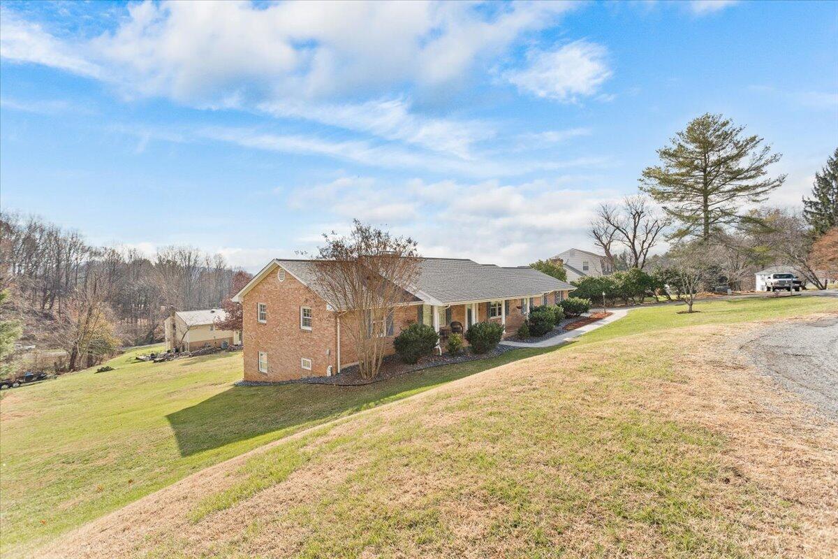 4339 Denbeigh Cir, Vinton, Virginia image 45