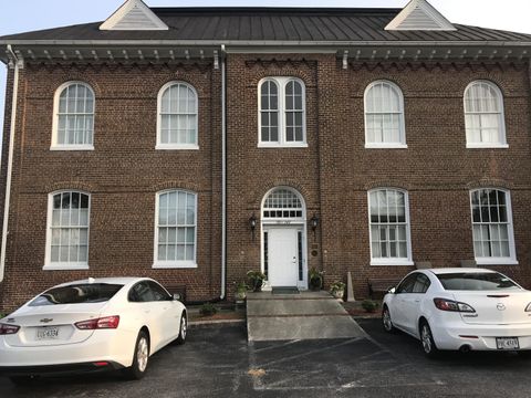 Condo For Sale - 135 Academy St #135<br/> Salem, VA 24153