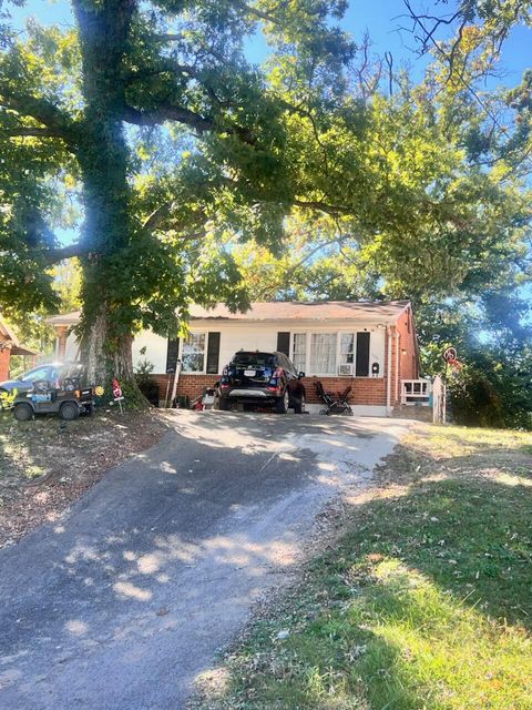 Homes For Sale - 1426 Staunton Ave<br/> Roanoke, VA 24017