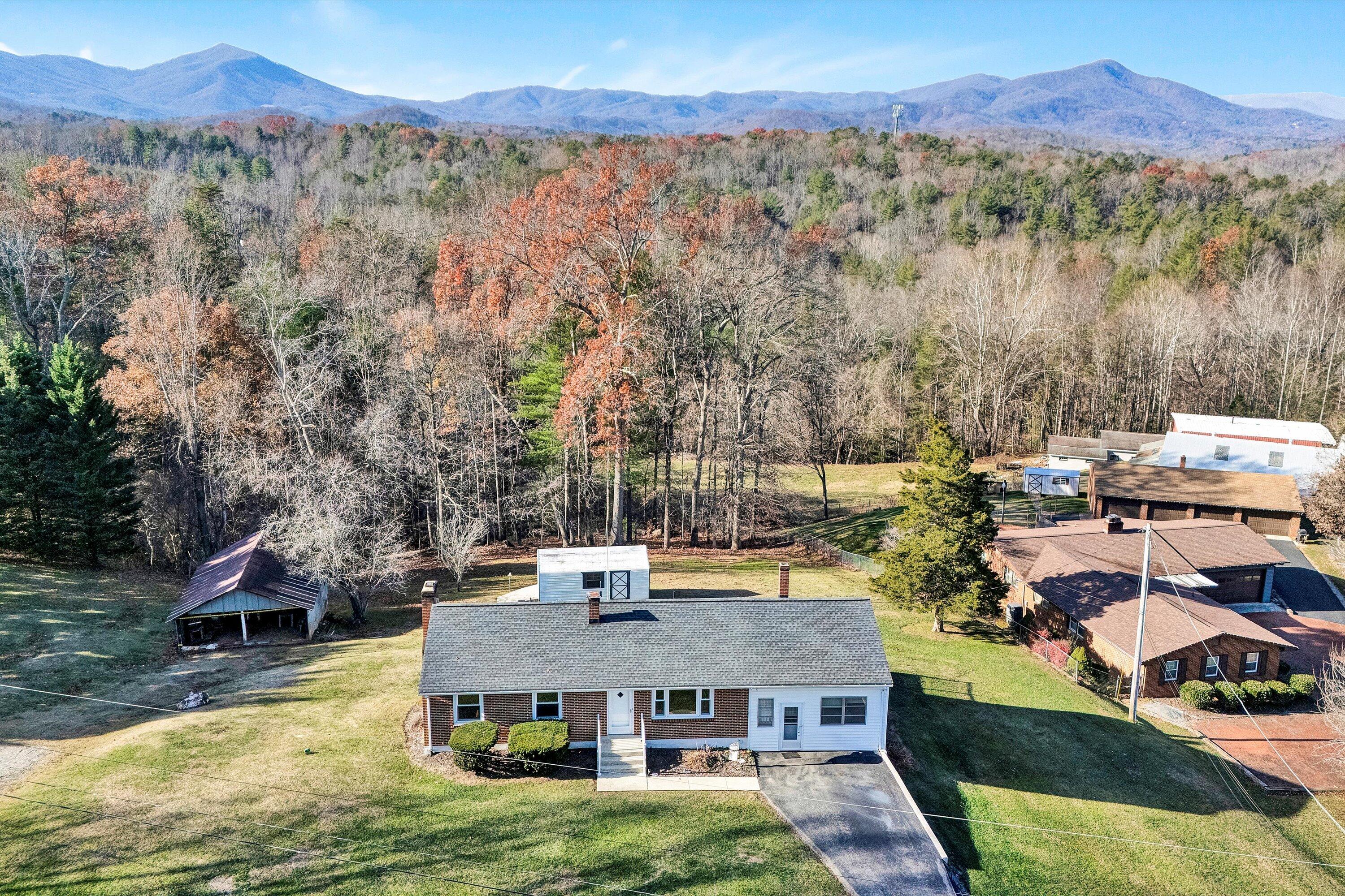 6683 Crowel Gap Rd, Roanoke, Virginia image 2