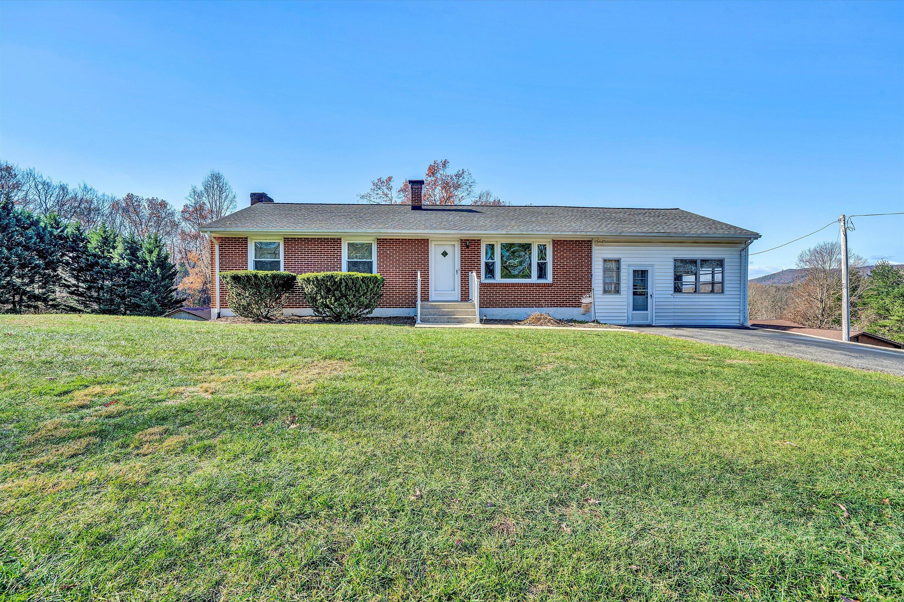 6683 Crowel Gap Rd, Roanoke, Virginia image 3