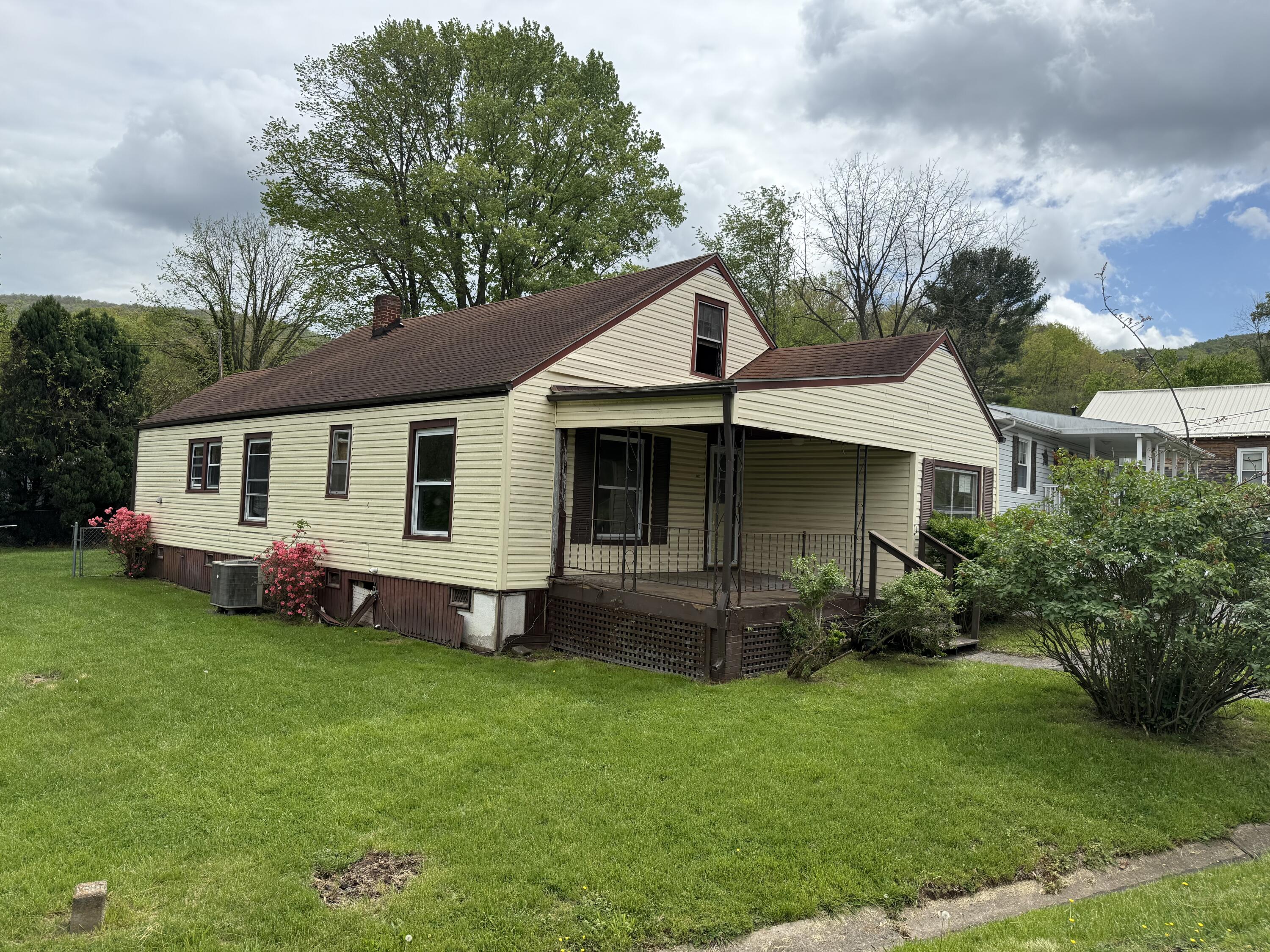2807 S Carpenter Dr, Covington, Virginia image 3