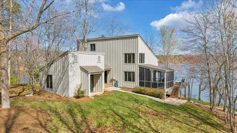 Homes For Sale - 232 Peninsula Dr<br/> Moneta, VA 24121