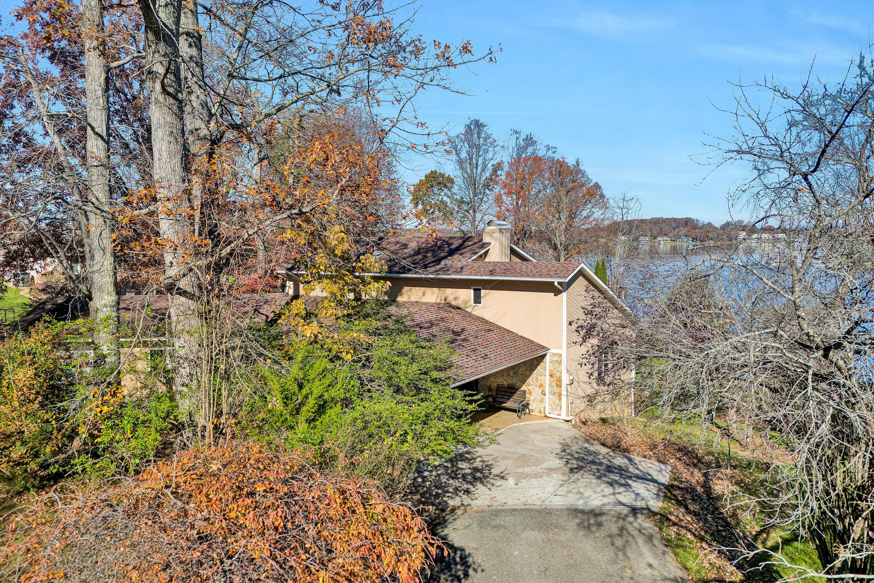 35 Harbor View Cir, Penhook, Virginia image 4