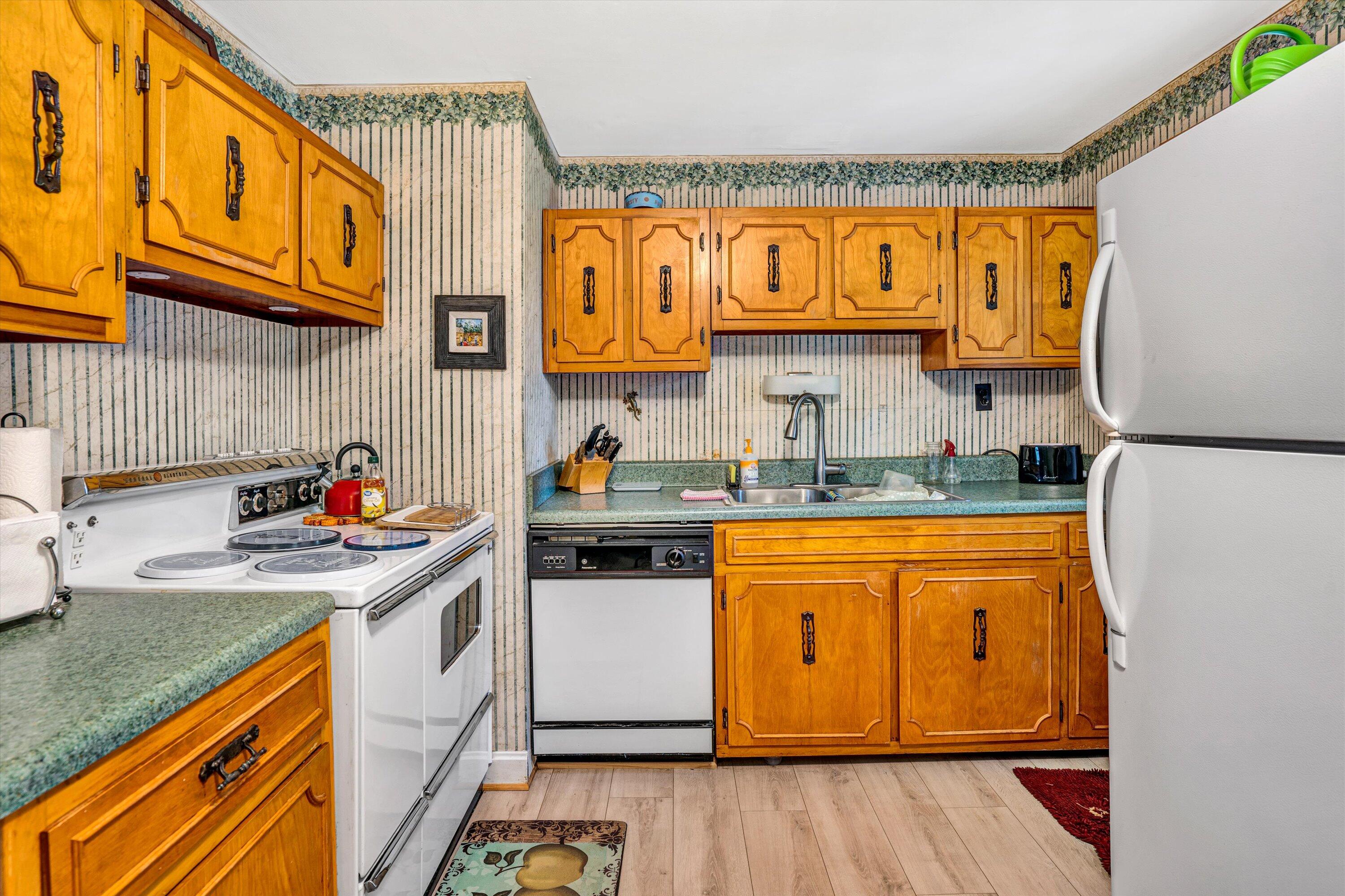 690 Scuffling Hill Rd, Rocky Mount, Ohio image 7