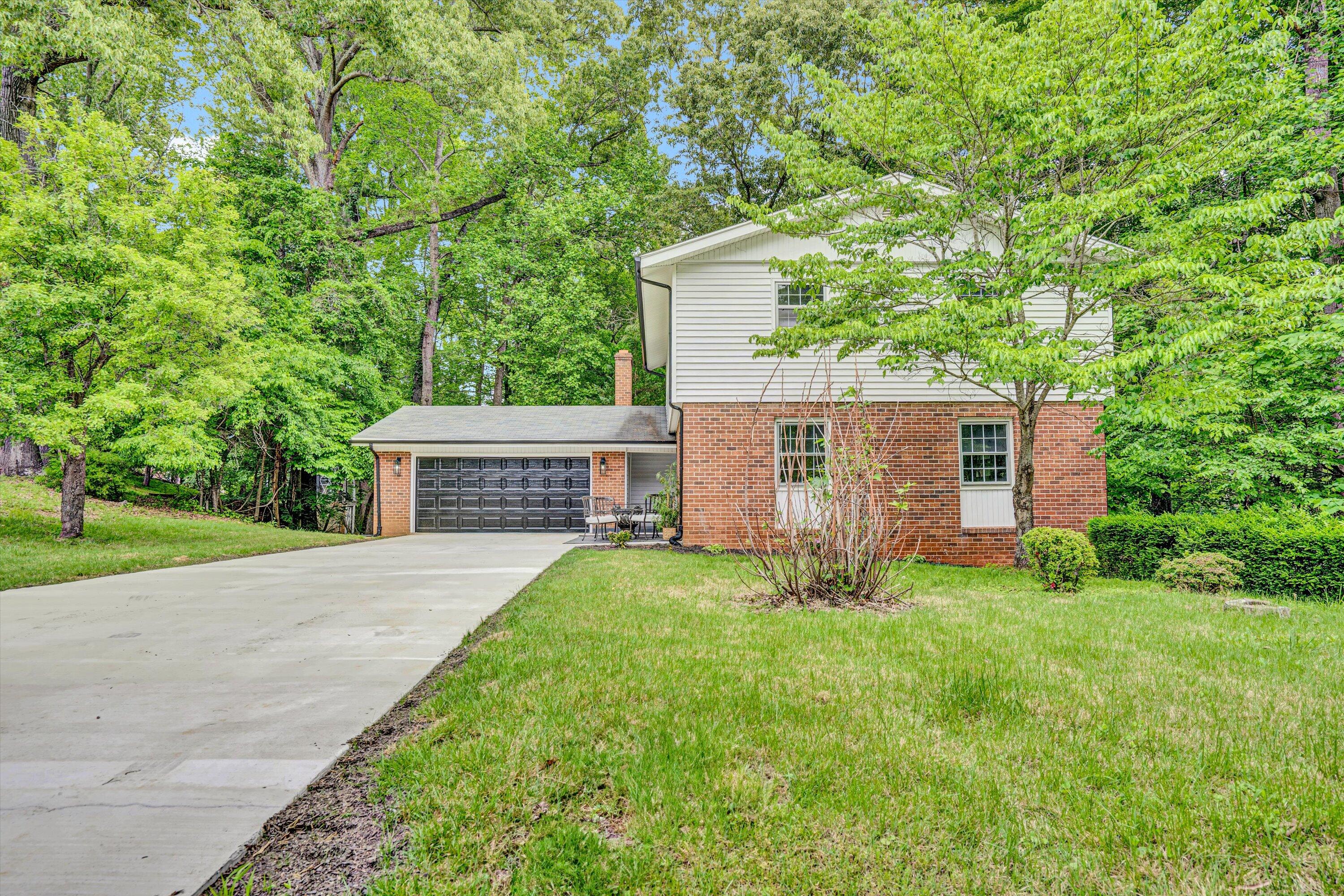 907 Hunting Ridge Rd Rd, Martinsville, Virginia image 2