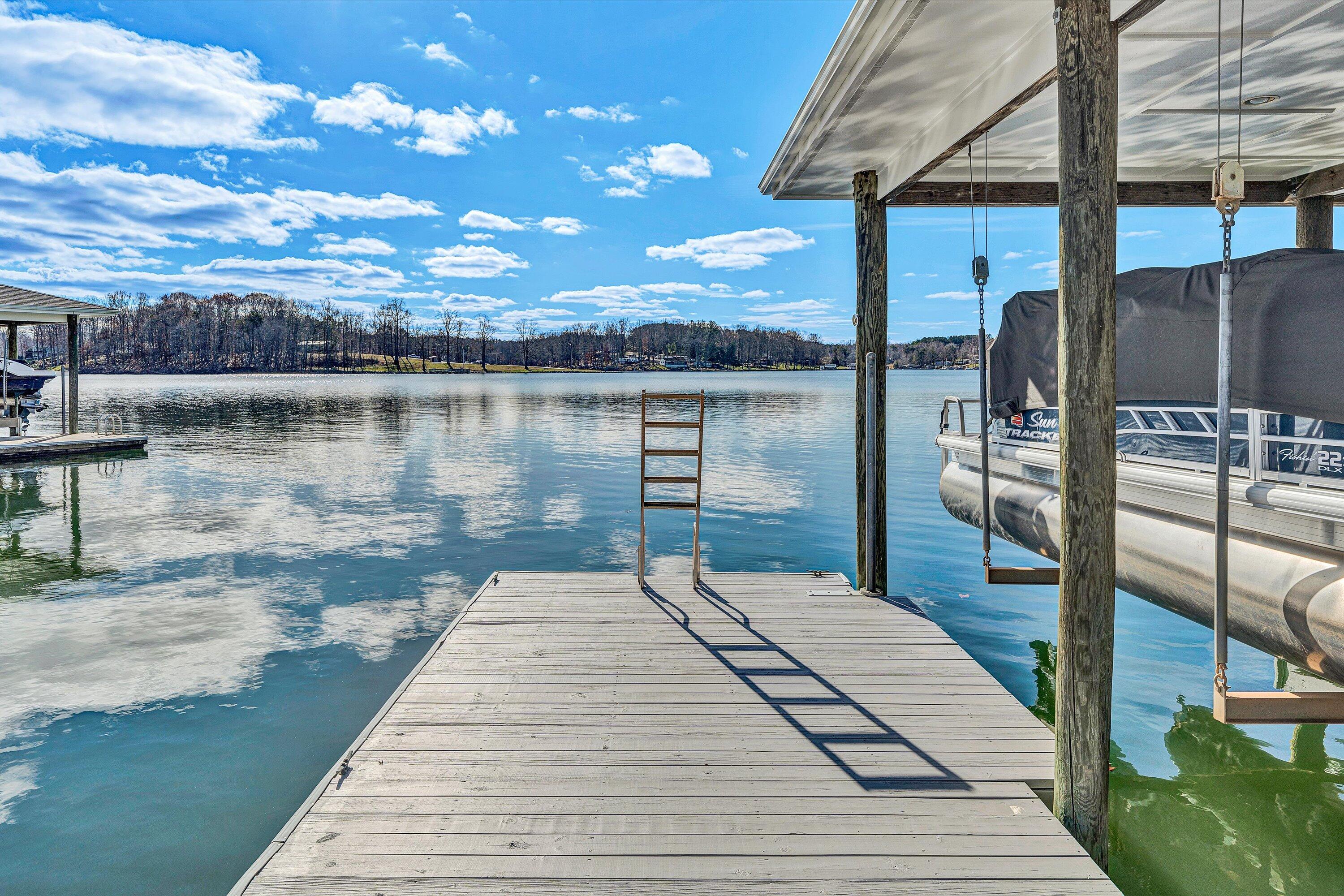 Penhook, Virginia 24137, United States, 4 Bedrooms Bedrooms, ,4 BathroomsBathrooms,Residential,Pending,25014