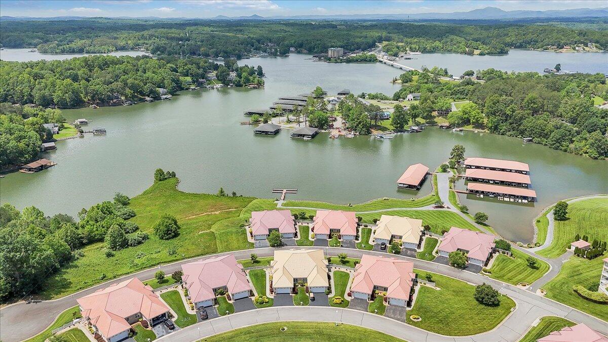 1067 Margarita Ct, Moneta, Virginia image 4