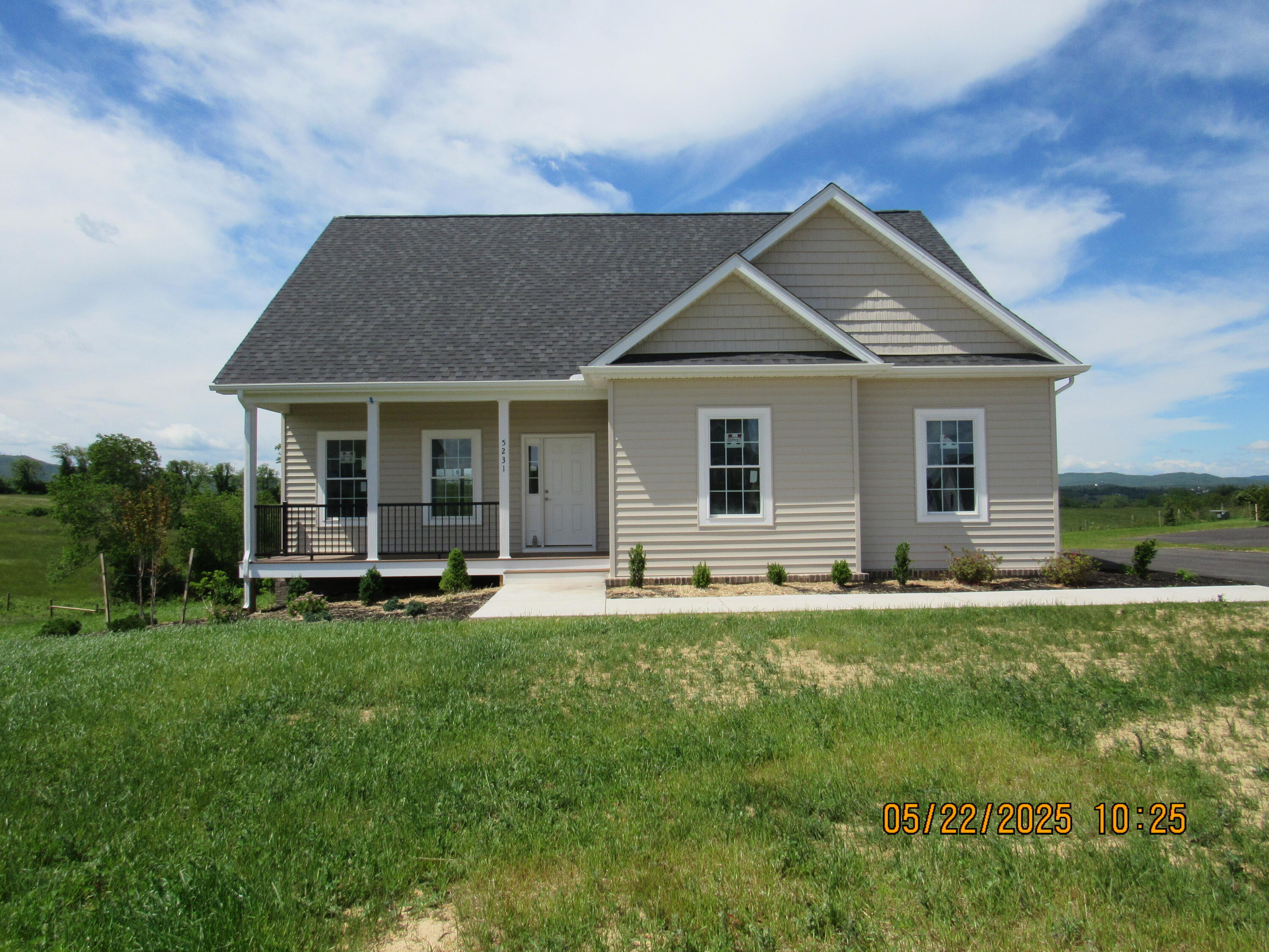 5231 Country Meadow Dr, Dublin, Virginia image 1