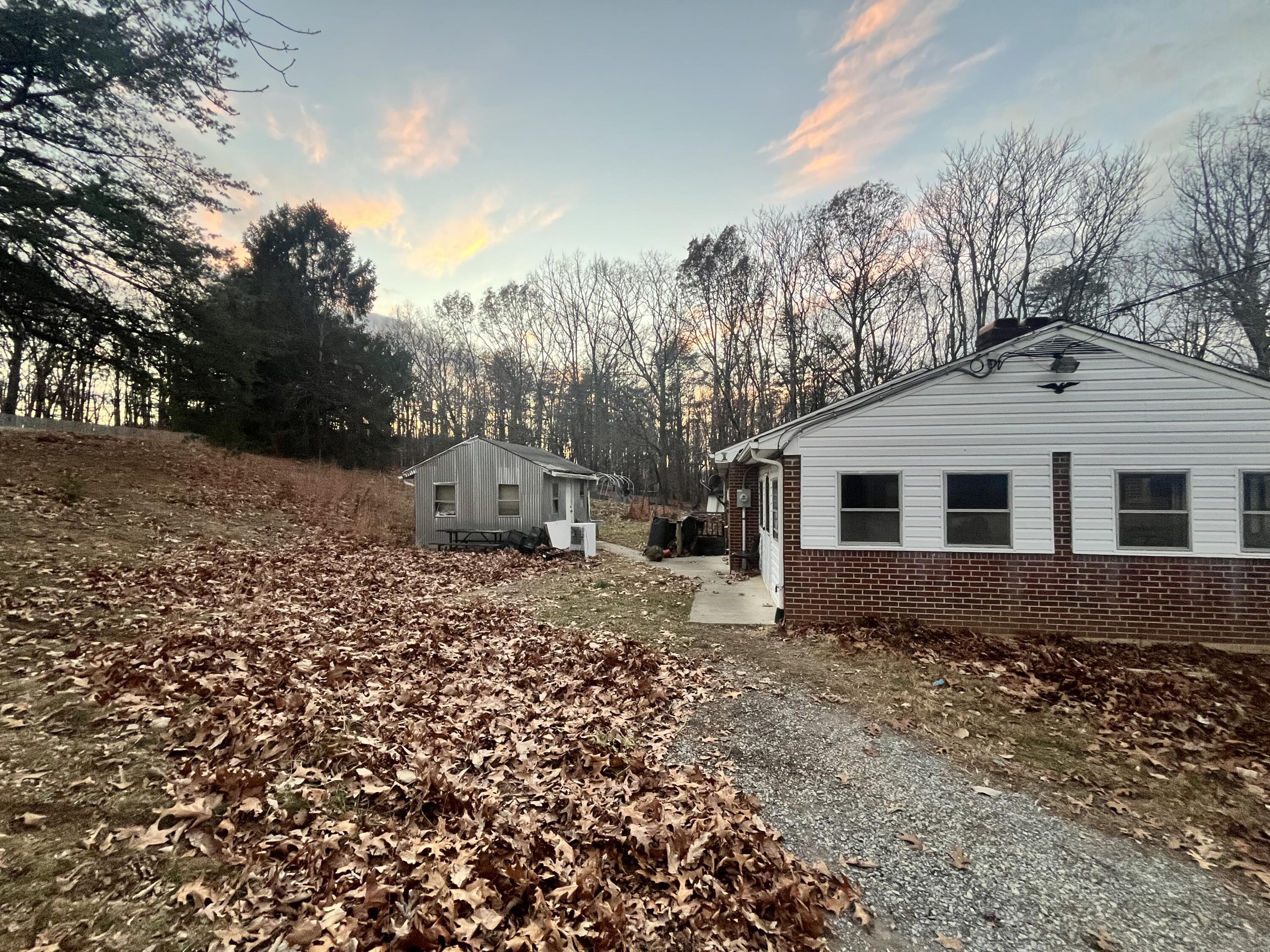 1097 Tree Top Ln, Blue Ridge, Virginia image 27