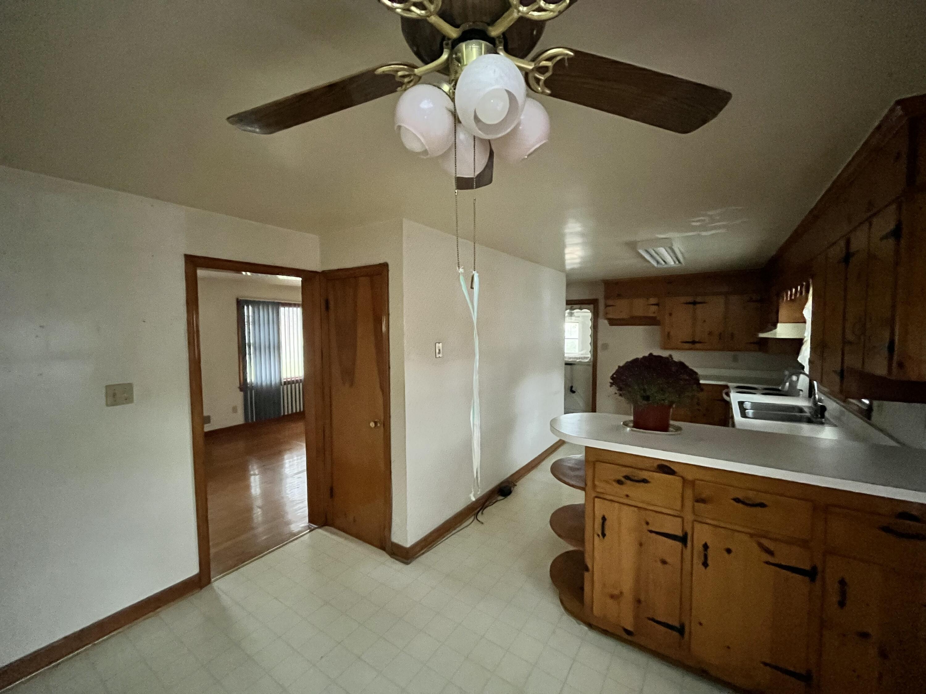 1097 Tree Top Ln, Blue Ridge, Virginia image 10