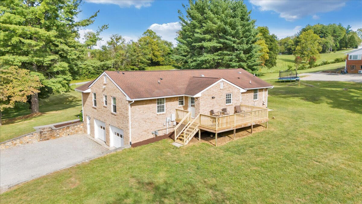 2167 Shavers Farm Rd, Fincastle, Virginia image 32