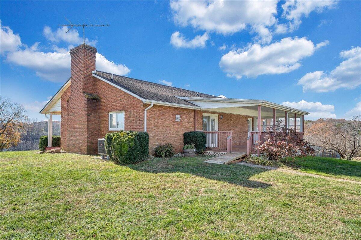 1242 Bramlett Rd, Moneta, Virginia image 2