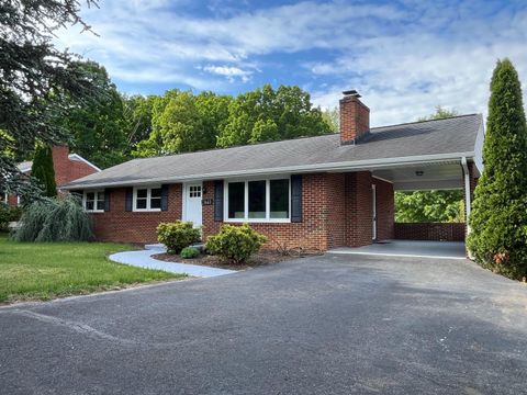 Homes For Rent - 2641 Parkview Dr<br/> Vinton, VA 24179