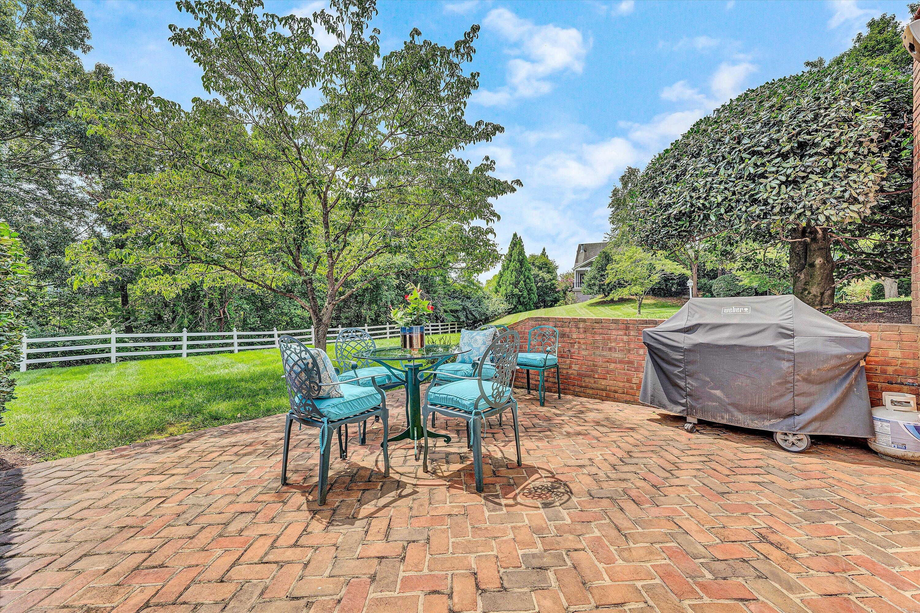 Roanoke, Virginia 24014, United States, 3 Bedrooms Bedrooms, ,4 BathroomsBathrooms,Residential,Pending,206014