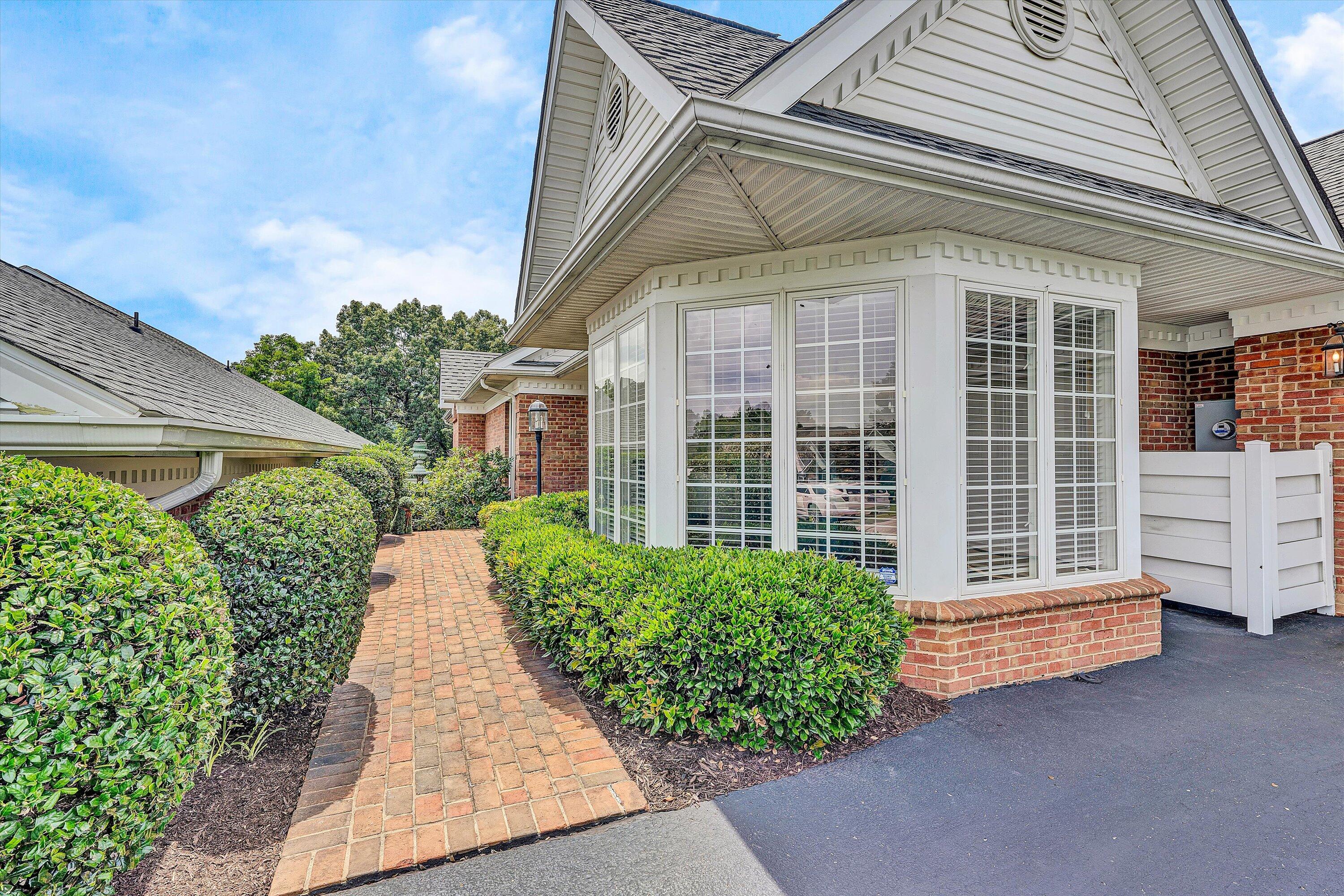 Roanoke, Virginia 24014, United States, 3 Bedrooms Bedrooms, ,4 BathroomsBathrooms,Residential,Pending,206014