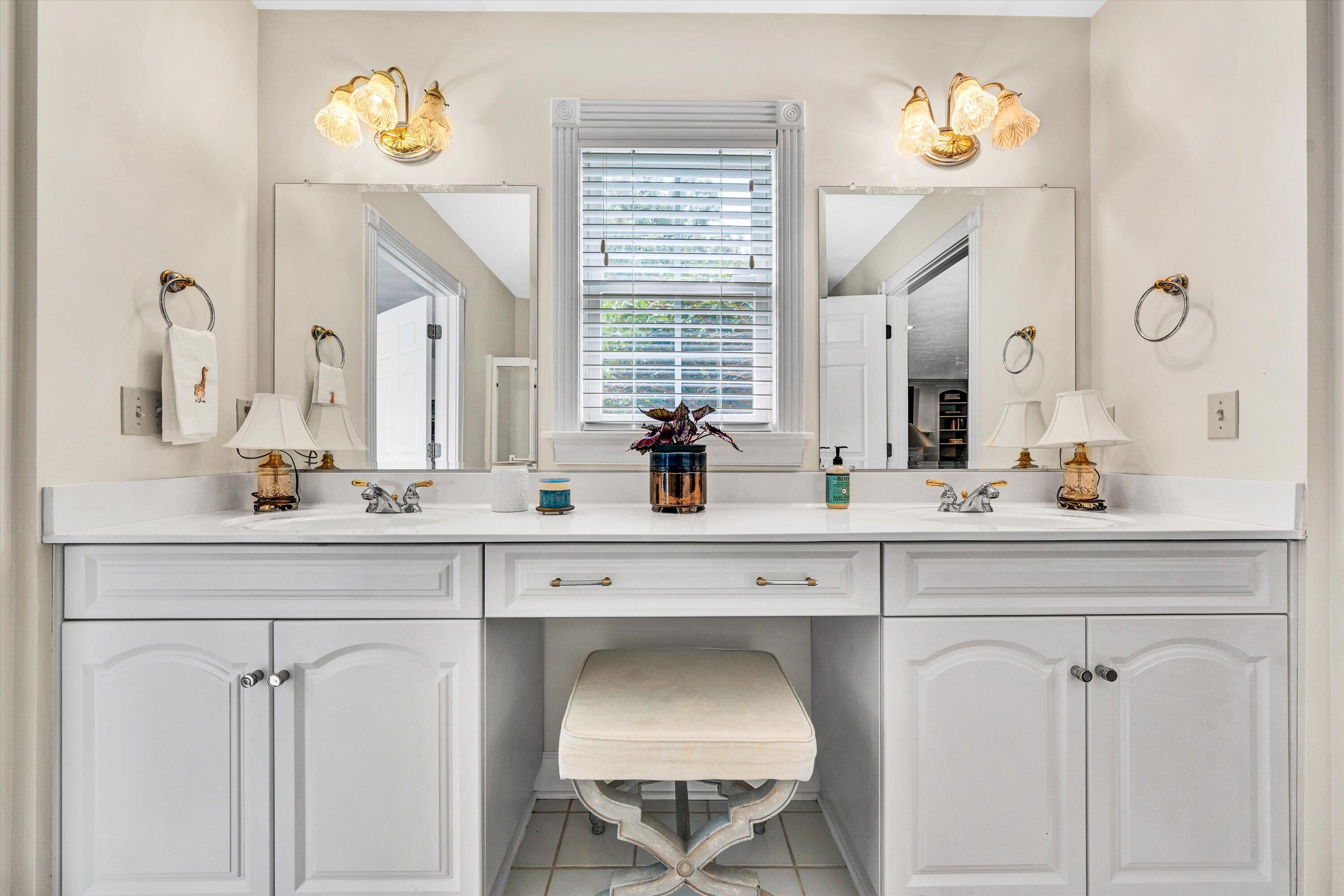 Roanoke, Virginia 24014, United States, 3 Bedrooms Bedrooms, ,4 BathroomsBathrooms,Residential,Pending,206014