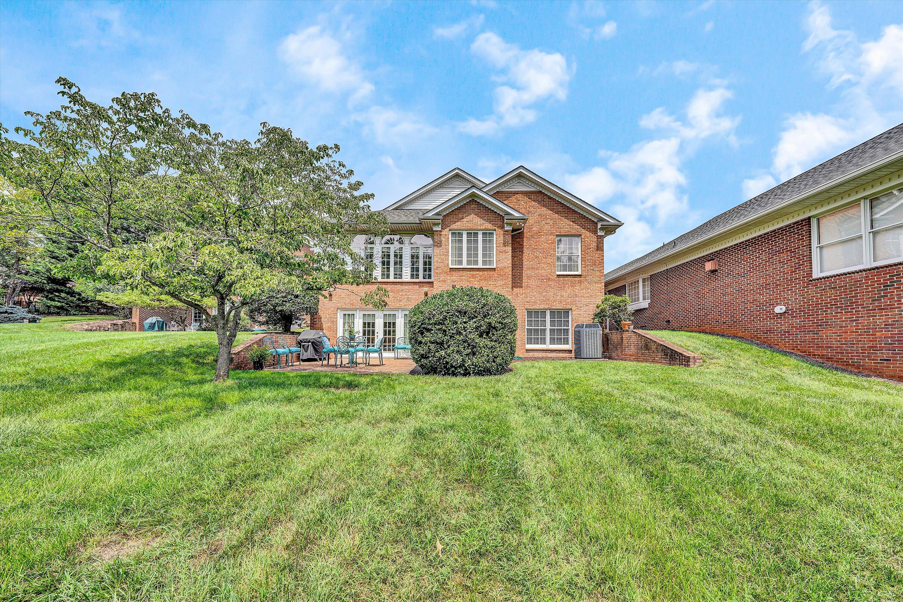 Roanoke, Virginia 24014, United States, 3 Bedrooms Bedrooms, ,4 BathroomsBathrooms,Residential,Pending,206014