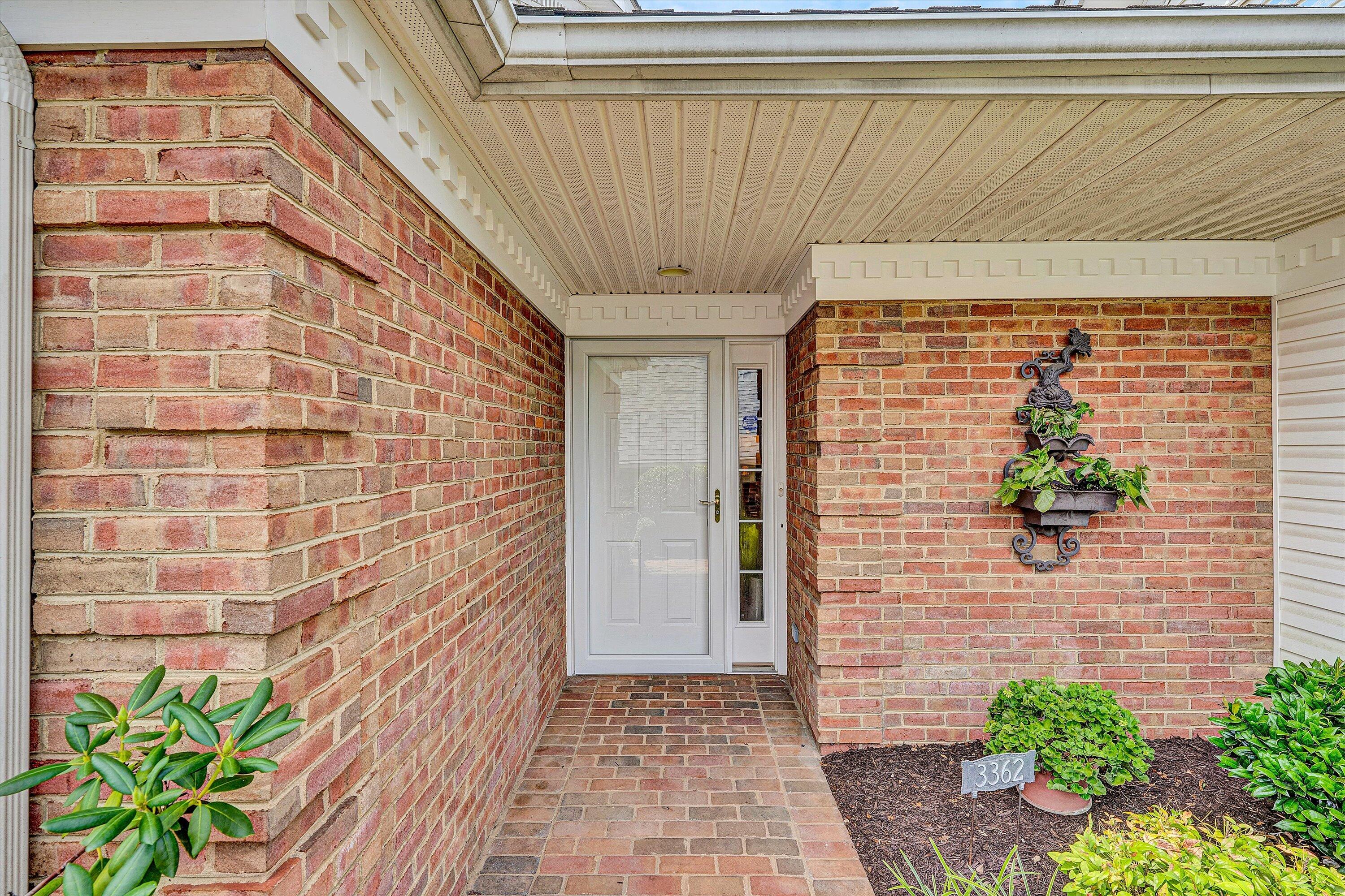 Roanoke, Virginia 24014, United States, 3 Bedrooms Bedrooms, ,4 BathroomsBathrooms,Residential,Pending,206014