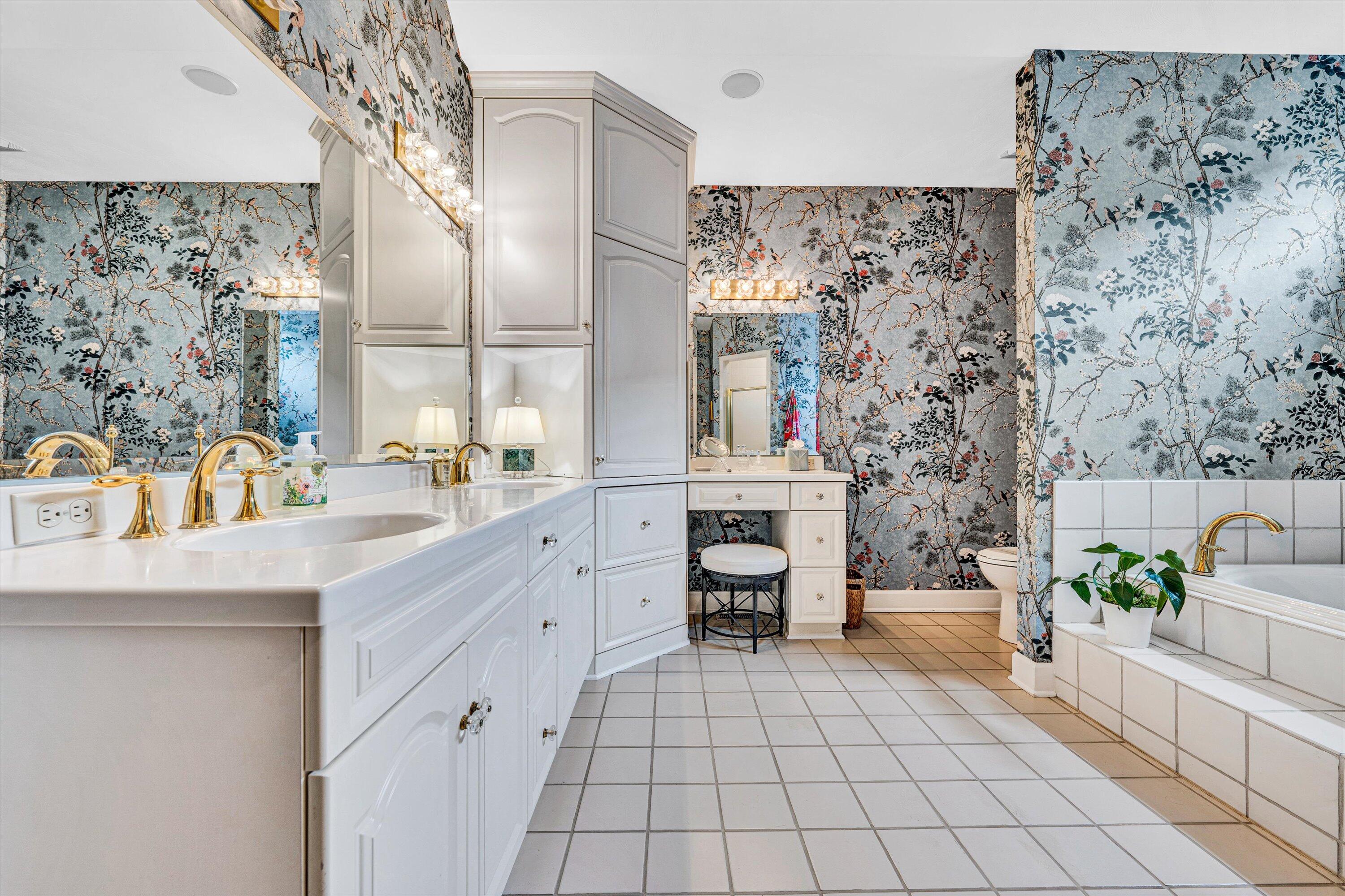 Roanoke, Virginia 24014, United States, 3 Bedrooms Bedrooms, ,4 BathroomsBathrooms,Residential,Pending,206014