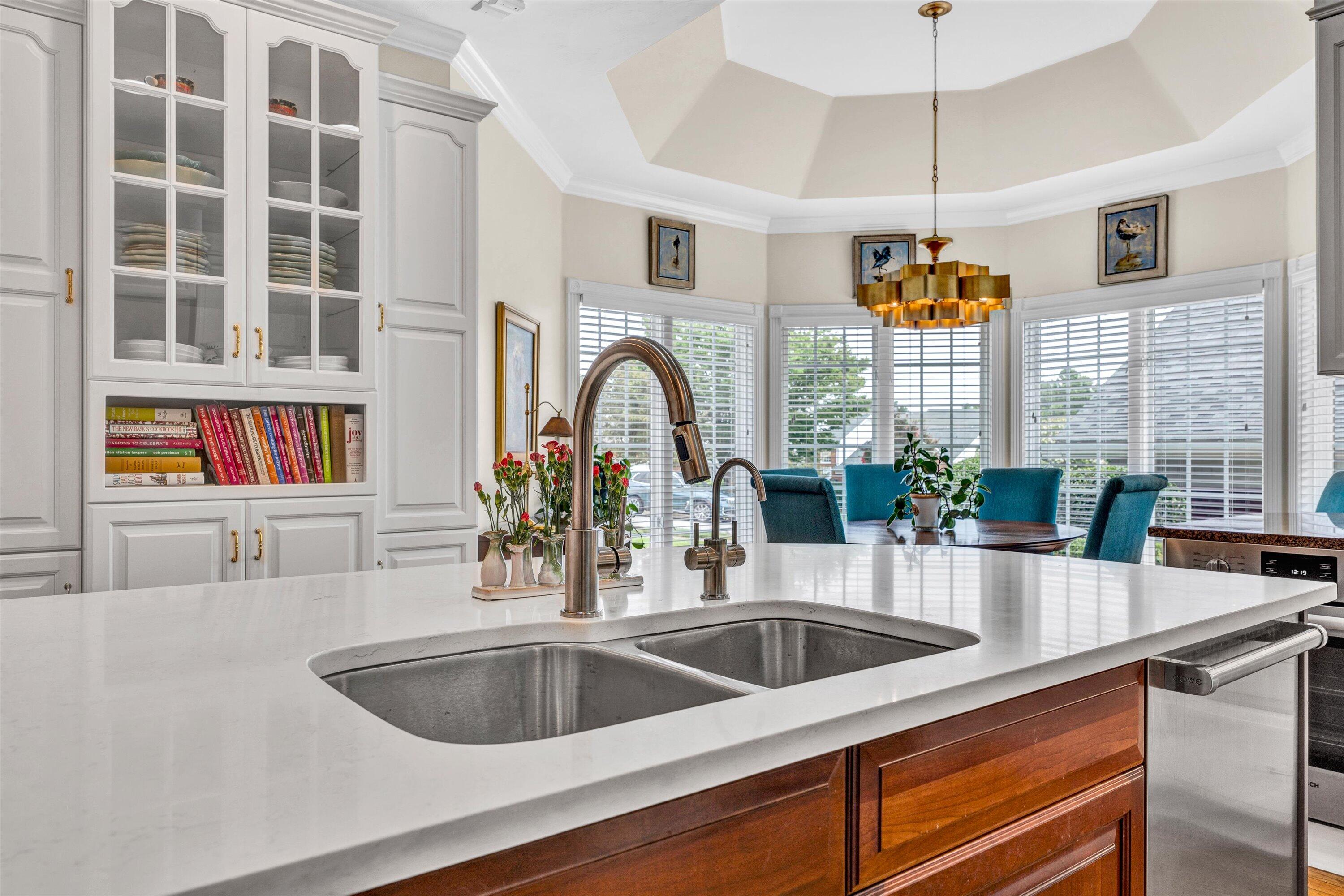 Roanoke, Virginia 24014, United States, 3 Bedrooms Bedrooms, ,4 BathroomsBathrooms,Residential,Pending,206014