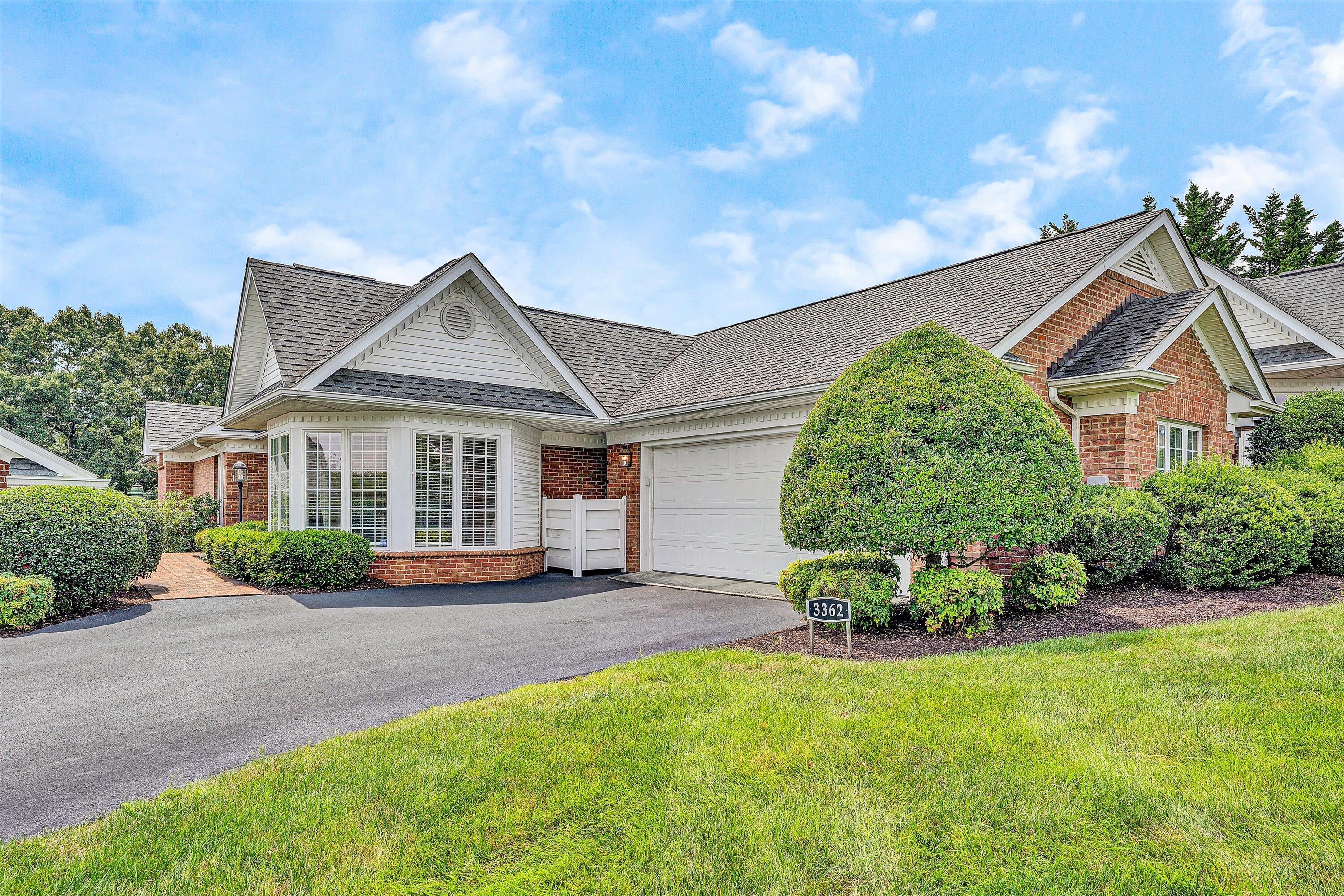 Roanoke, Virginia 24014, United States, 3 Bedrooms Bedrooms, ,4 BathroomsBathrooms,Residential,Pending,206014