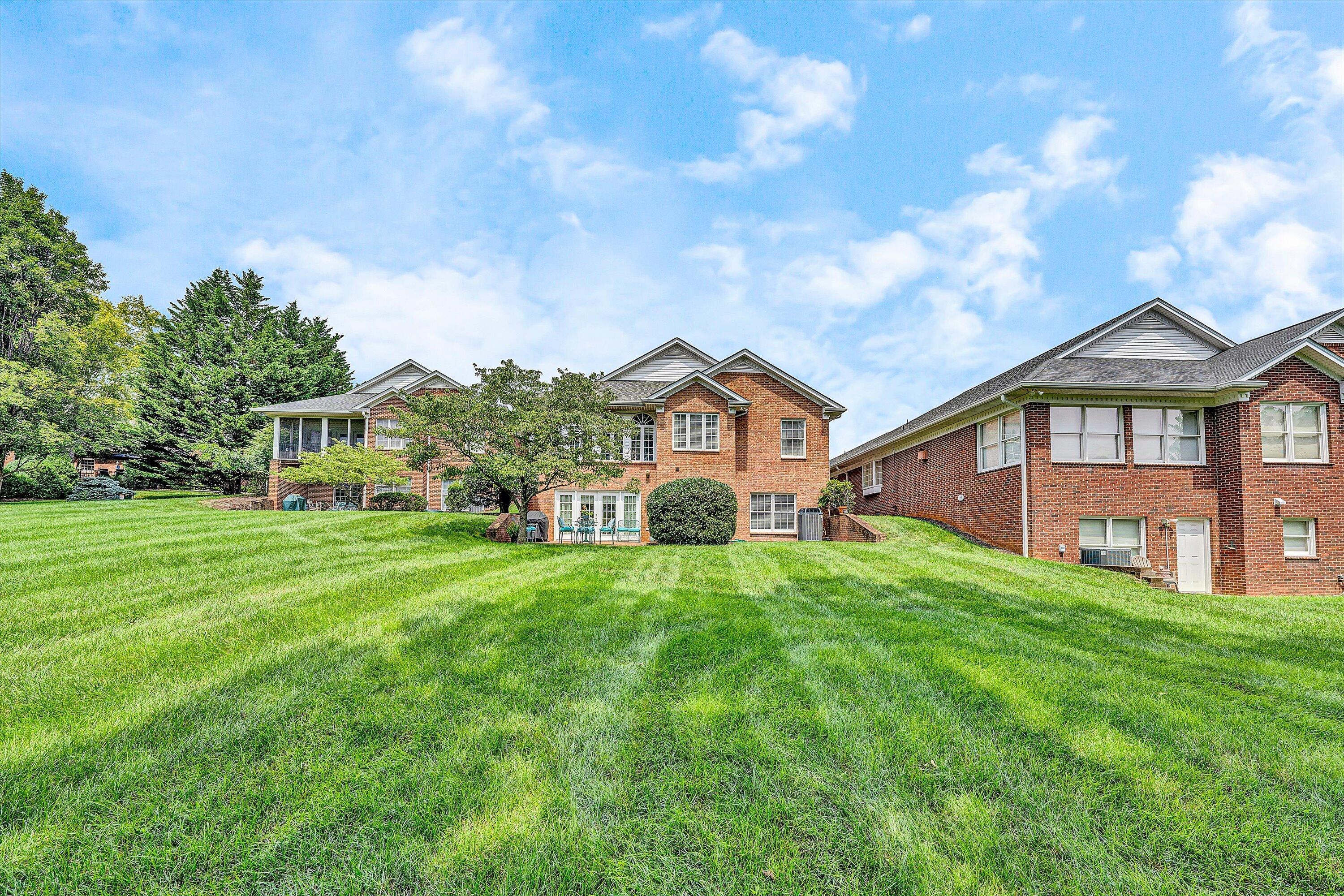 Roanoke, Virginia 24014, United States, 3 Bedrooms Bedrooms, ,4 BathroomsBathrooms,Residential,Pending,206014