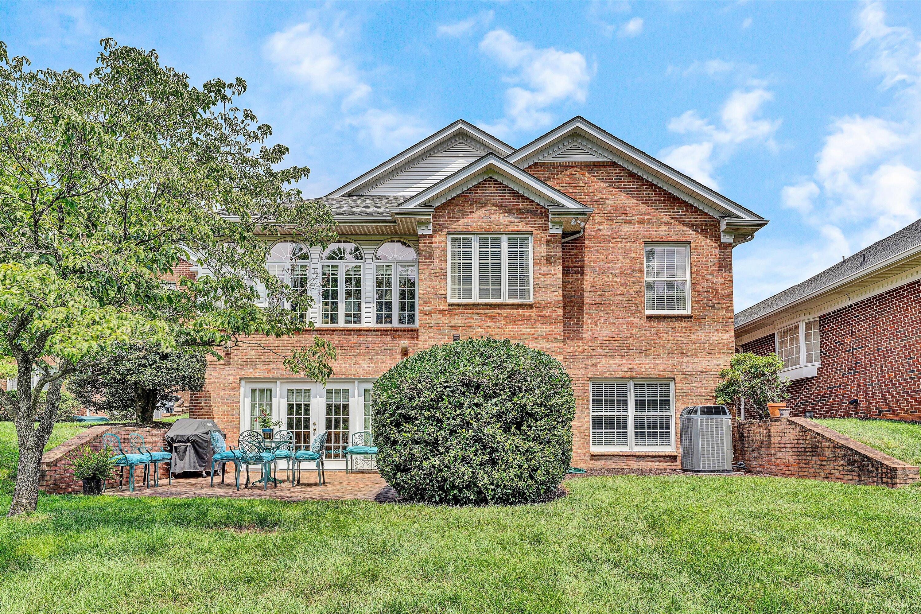 Roanoke, Virginia 24014, United States, 3 Bedrooms Bedrooms, ,4 BathroomsBathrooms,Residential,Pending,206014