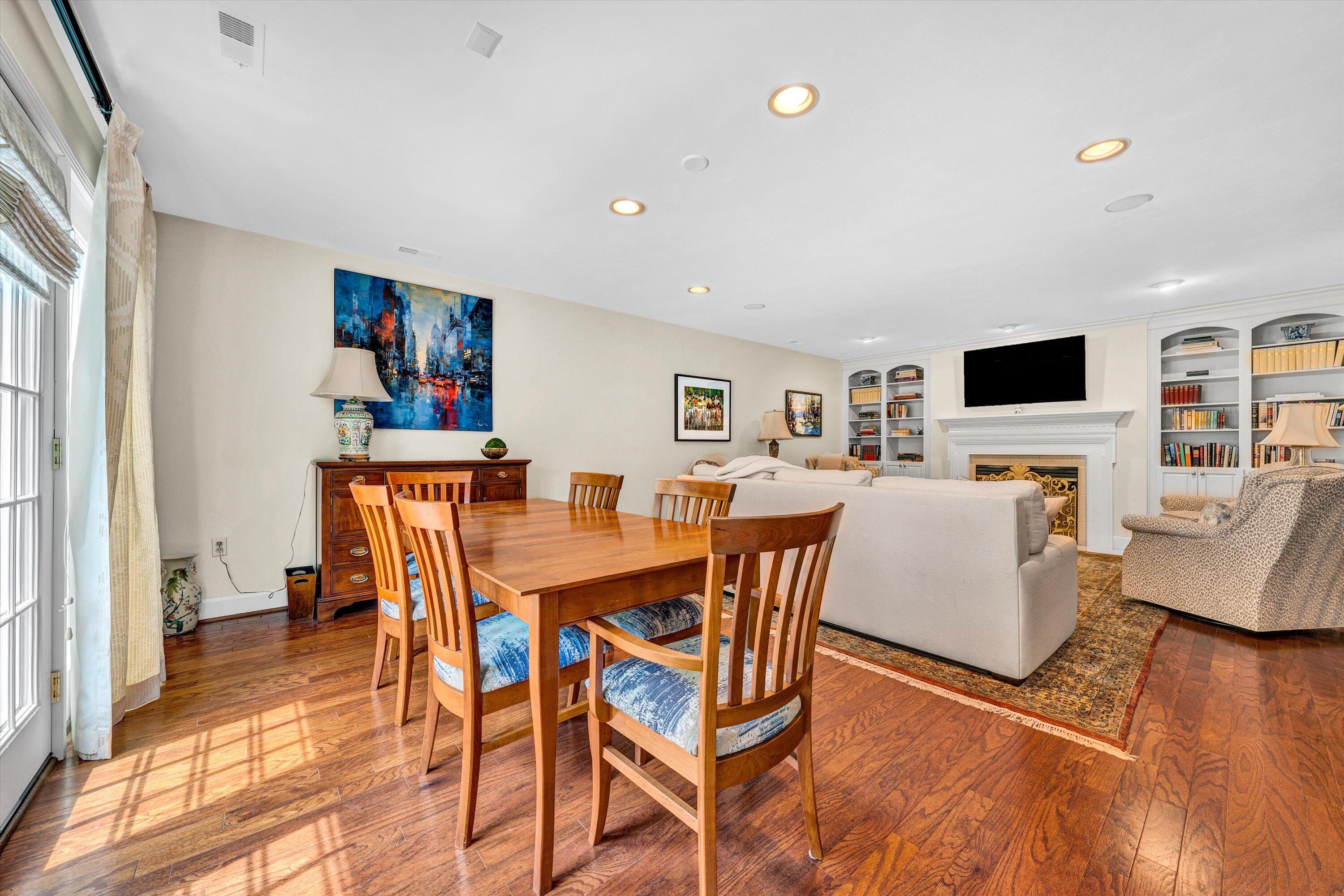 Roanoke, Virginia 24014, United States, 3 Bedrooms Bedrooms, ,4 BathroomsBathrooms,Residential,Pending,206014