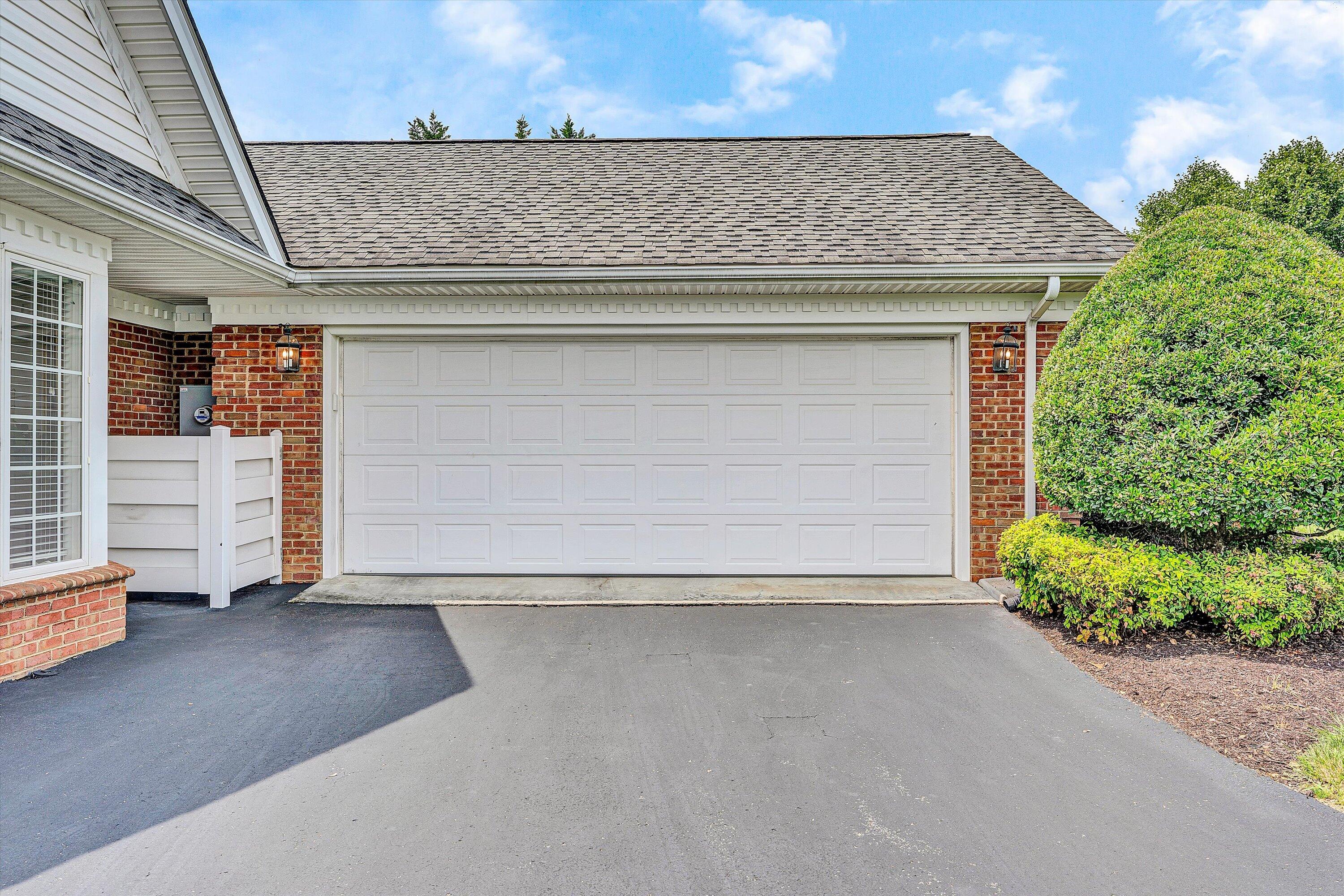 Roanoke, Virginia 24014, United States, 3 Bedrooms Bedrooms, ,4 BathroomsBathrooms,Residential,Pending,206014