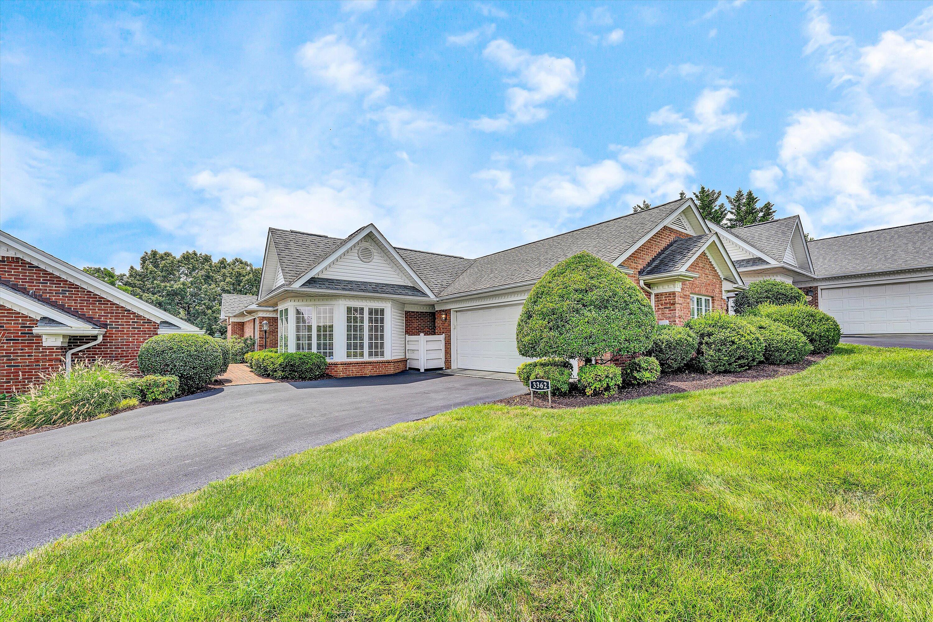 Roanoke, Virginia 24014, United States, 3 Bedrooms Bedrooms, ,4 BathroomsBathrooms,Residential,Pending,206014