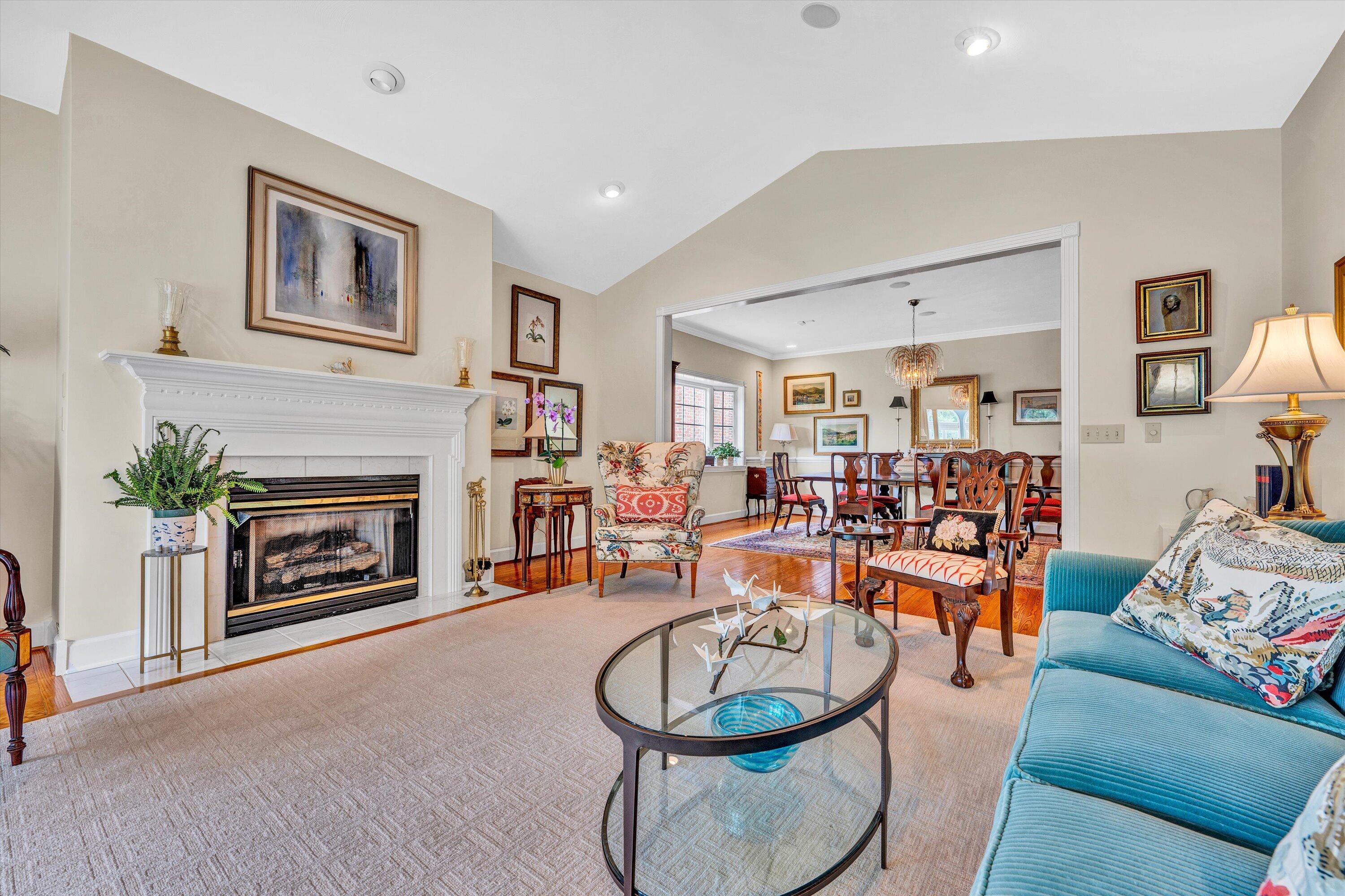 Roanoke, Virginia 24014, United States, 3 Bedrooms Bedrooms, ,4 BathroomsBathrooms,Residential,Pending,206014